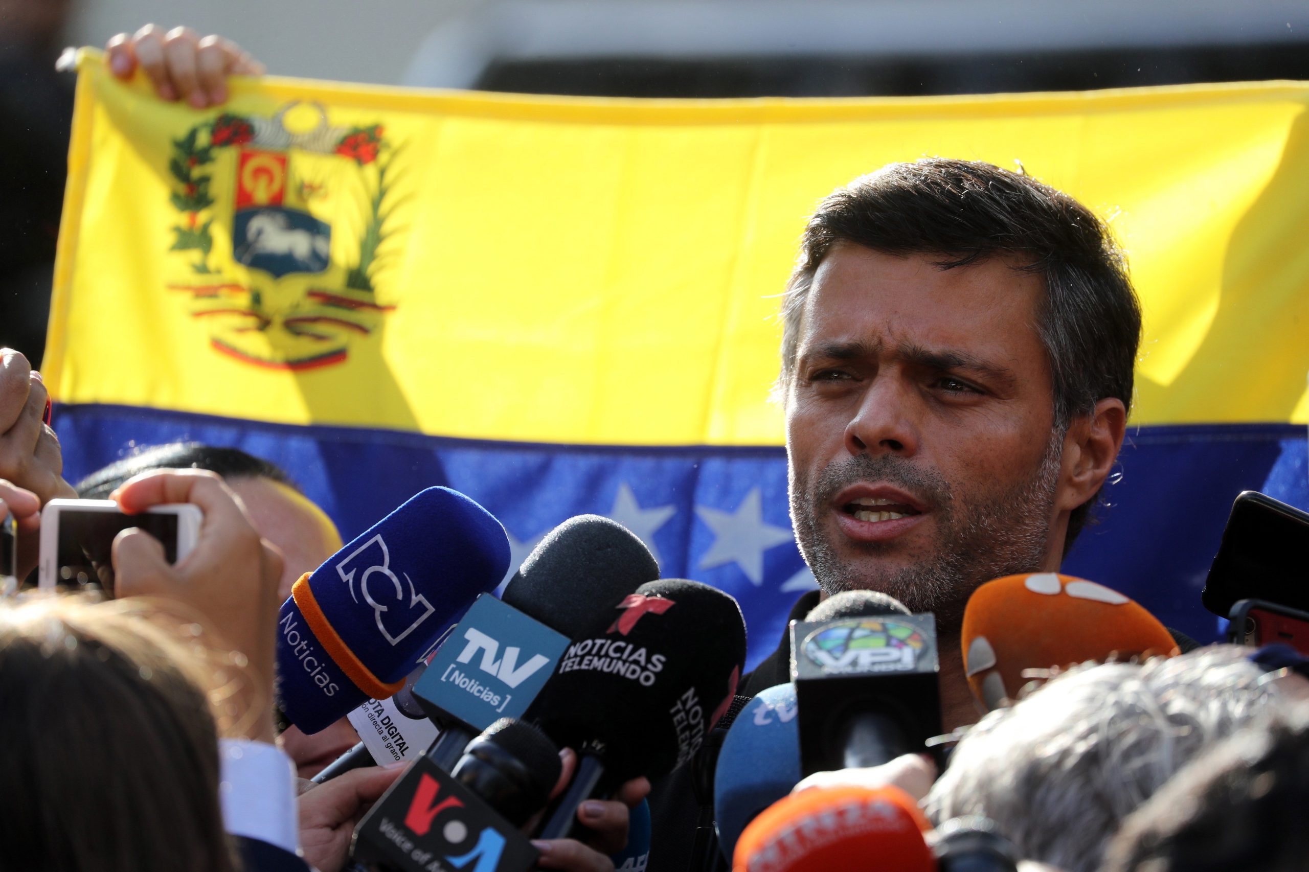 Venezuela: Leopoldo López diz que intervenção militar é opção constitucional