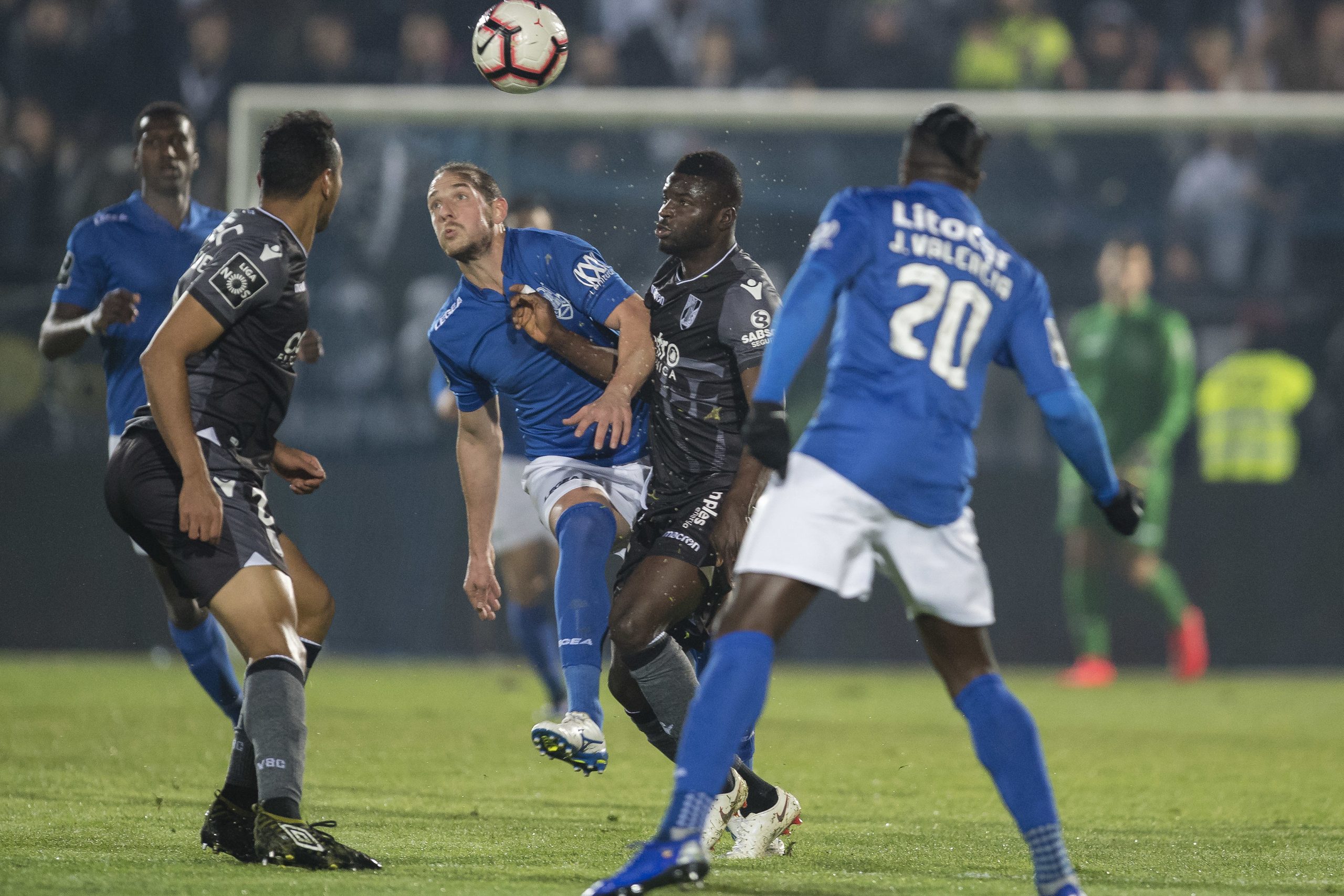 Dois golos de Tozé permitem triunfo do Vitória de Guimarães em Santa Maria da Feira