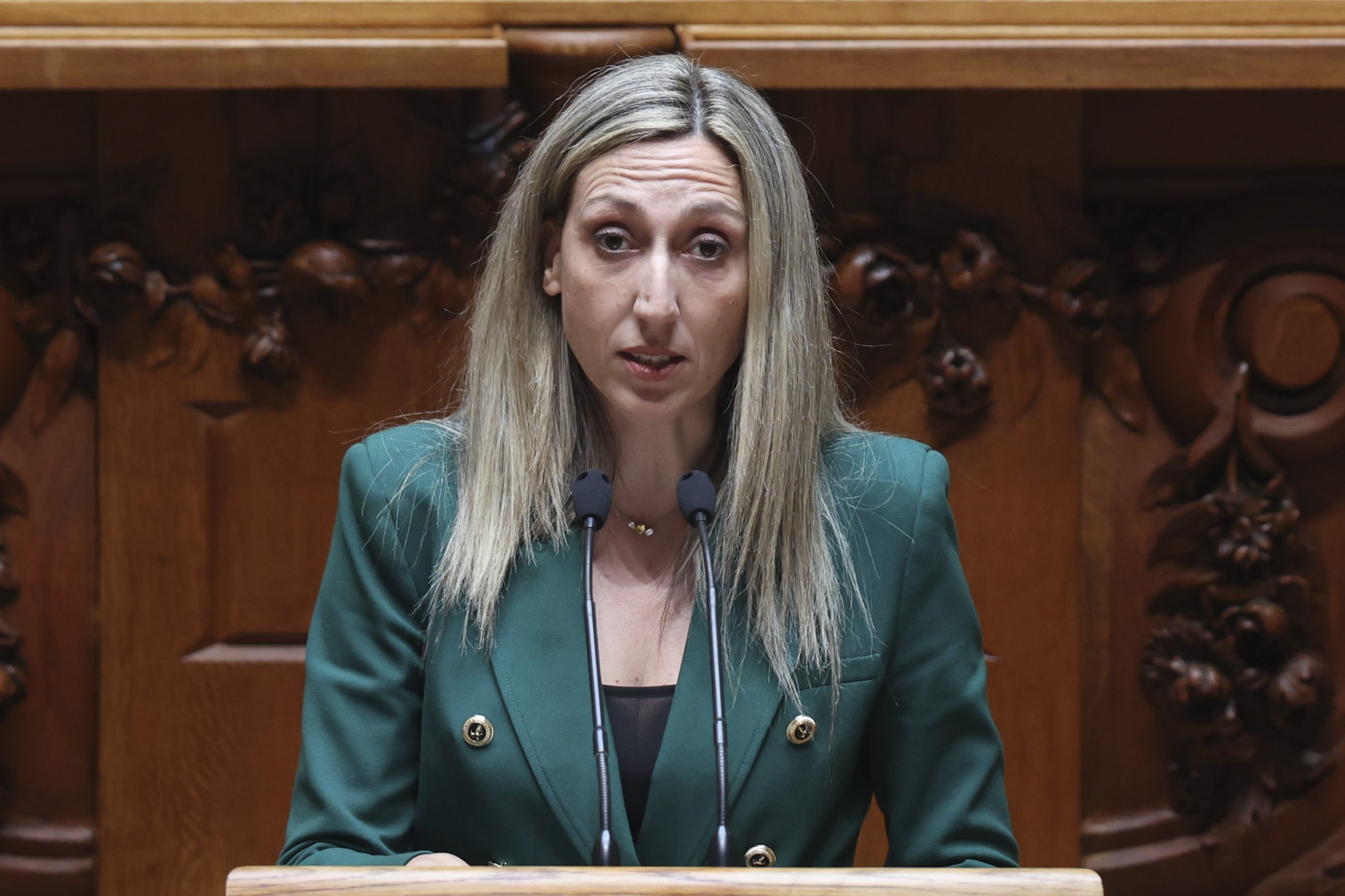 Parlamento levanta imunidade de Cristina Rodrigues para responder em tribunal. MP pede pena não superior a cinco anos