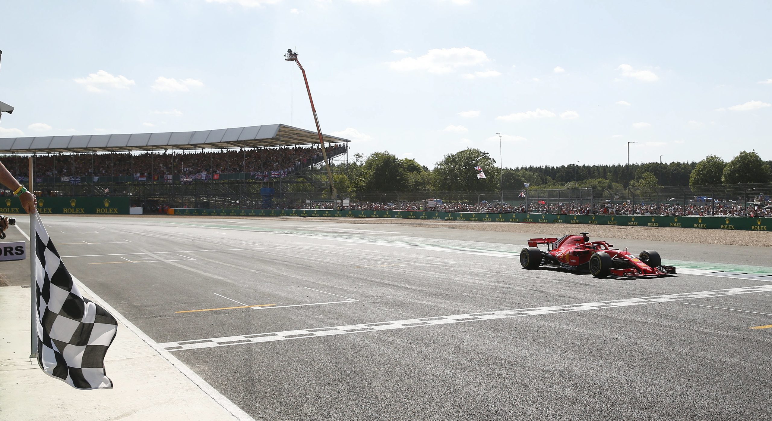 Fórmula 1 com luz verde para duas corridas em Silverstone
