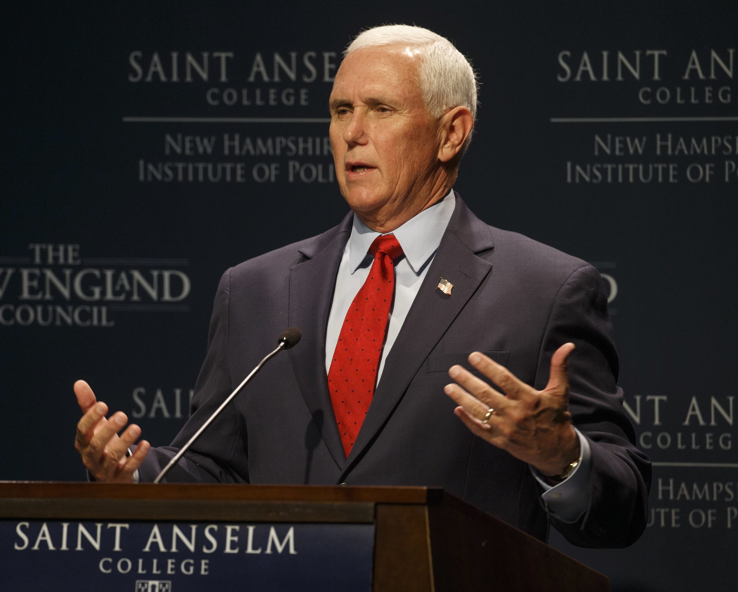 Mike Pence acusa Trump de o ter “colocado em perigo” durante ataque ao Capitólio