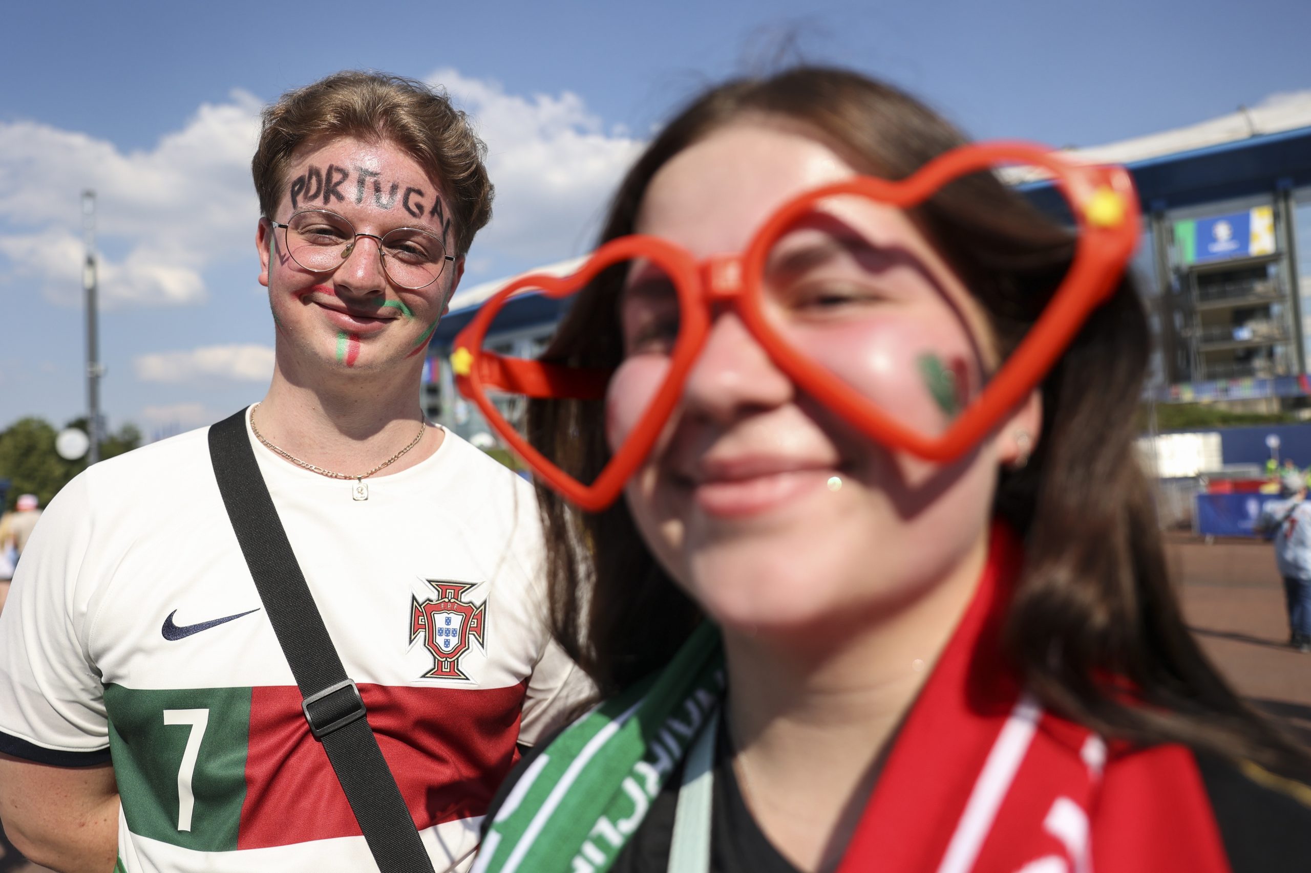 A festa dos fãs à espera da Seleção que já está a caminho do Estádio