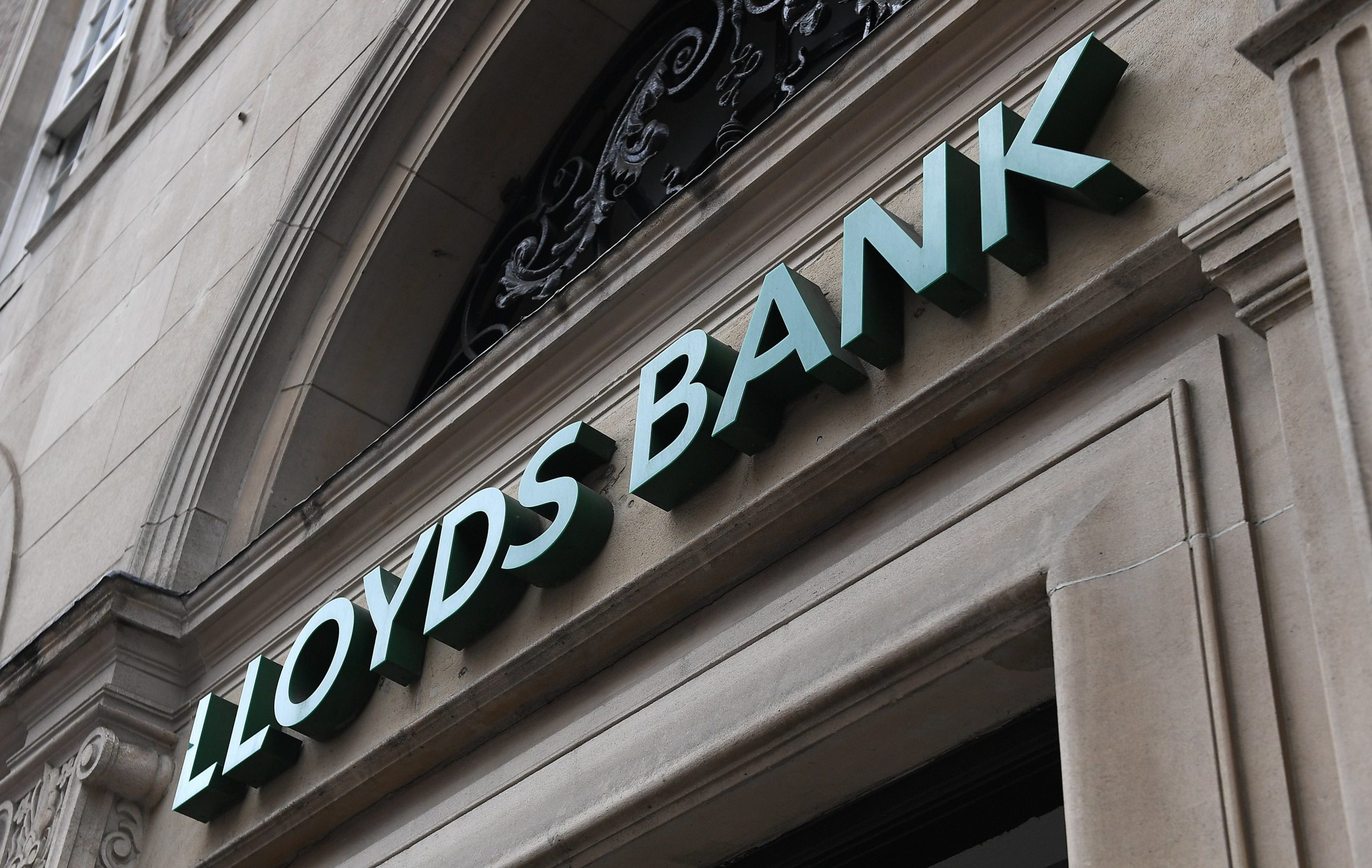 Lucro do Lloyds Banking Group cai 33% para 3.592 milhões de euros em 2019