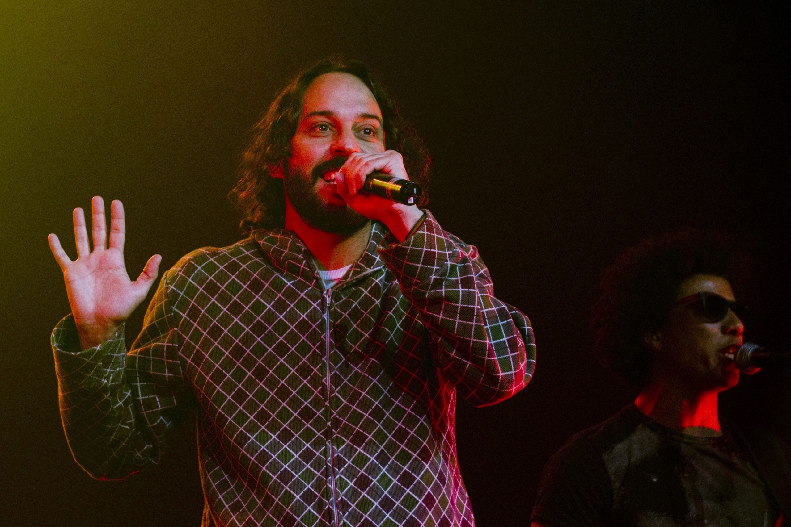 Rapper brasileiro Gabriel O Pensador participa em festival de surf em Angola