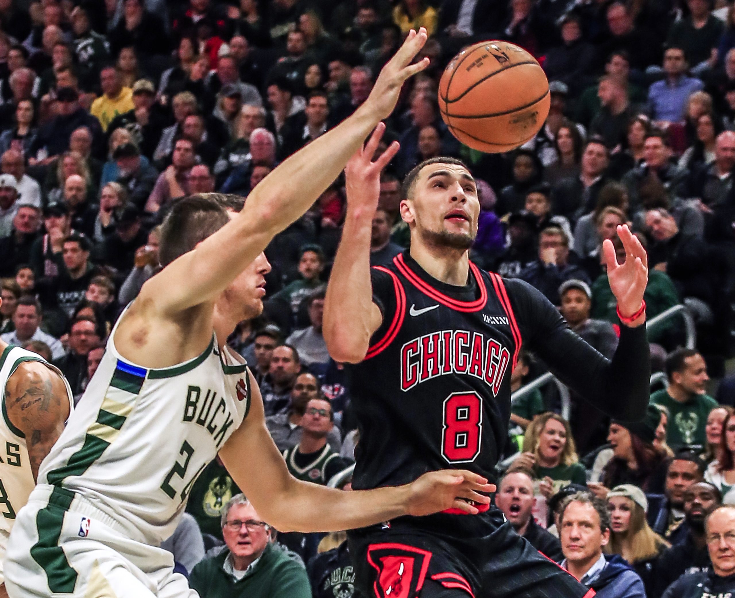 LaVine junta-se a Curry e Thompson entre os autores de 13 triplos num jogo da NBA