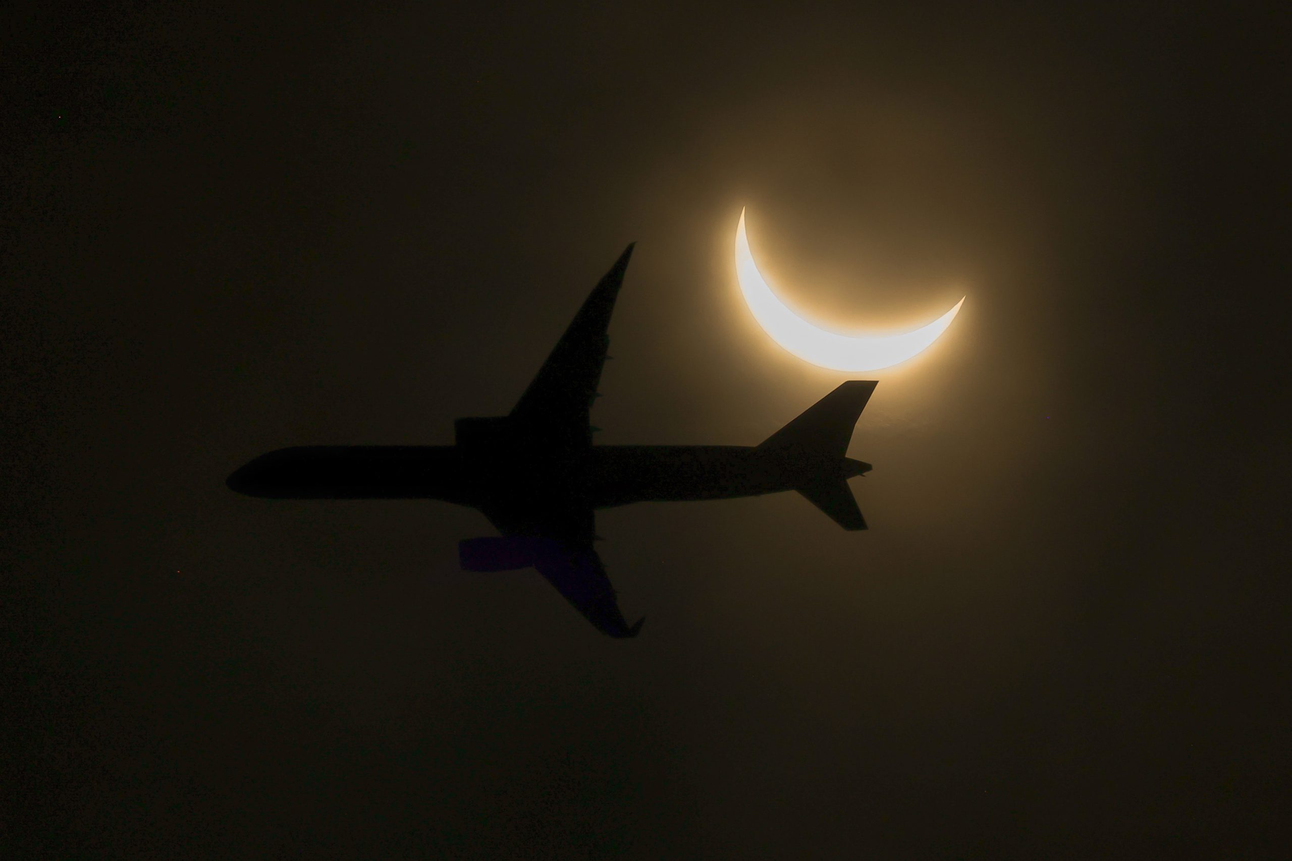 Eclipse solar total atravessou a América do Norte. Veja as fotografias