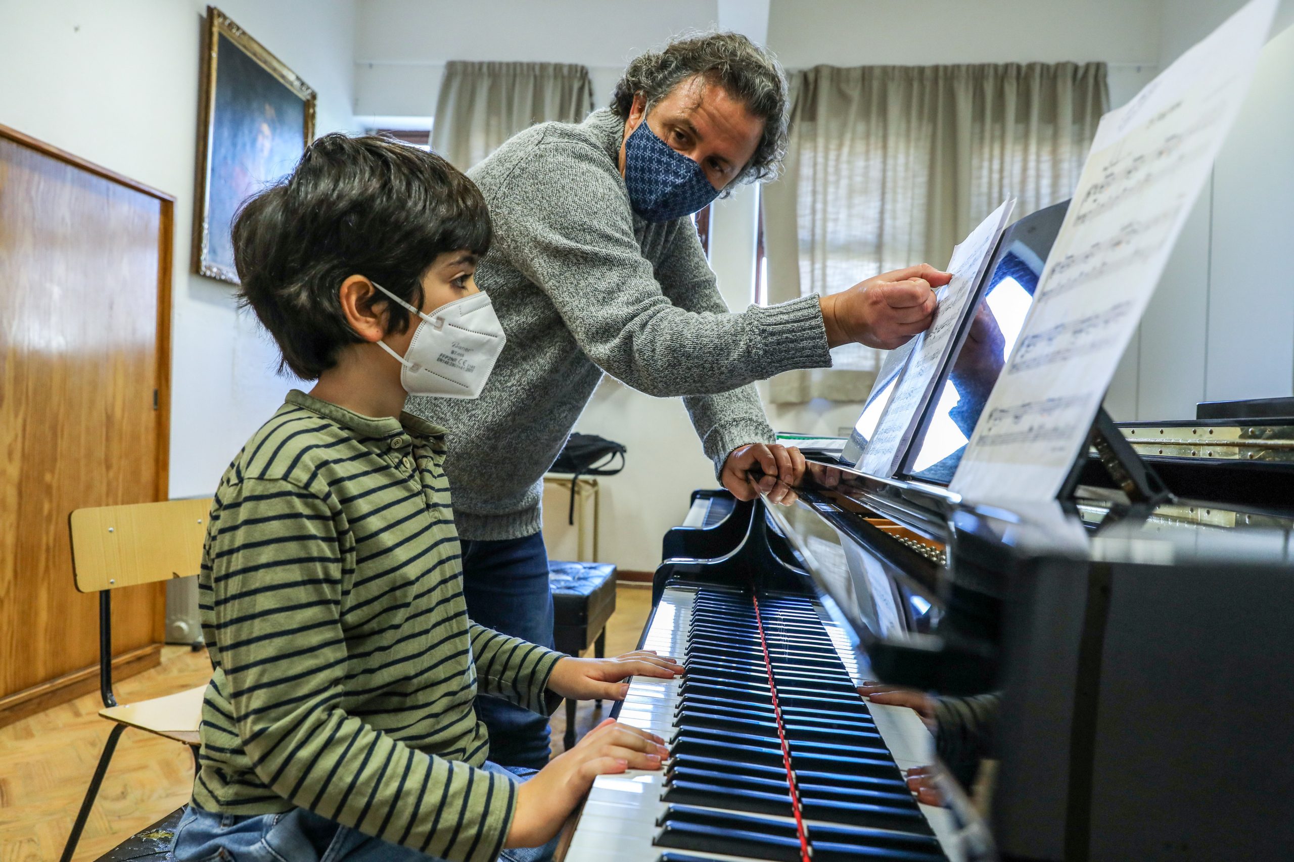 Instrumentos dos alunos calaram silêncio do confinamento no Conservatório