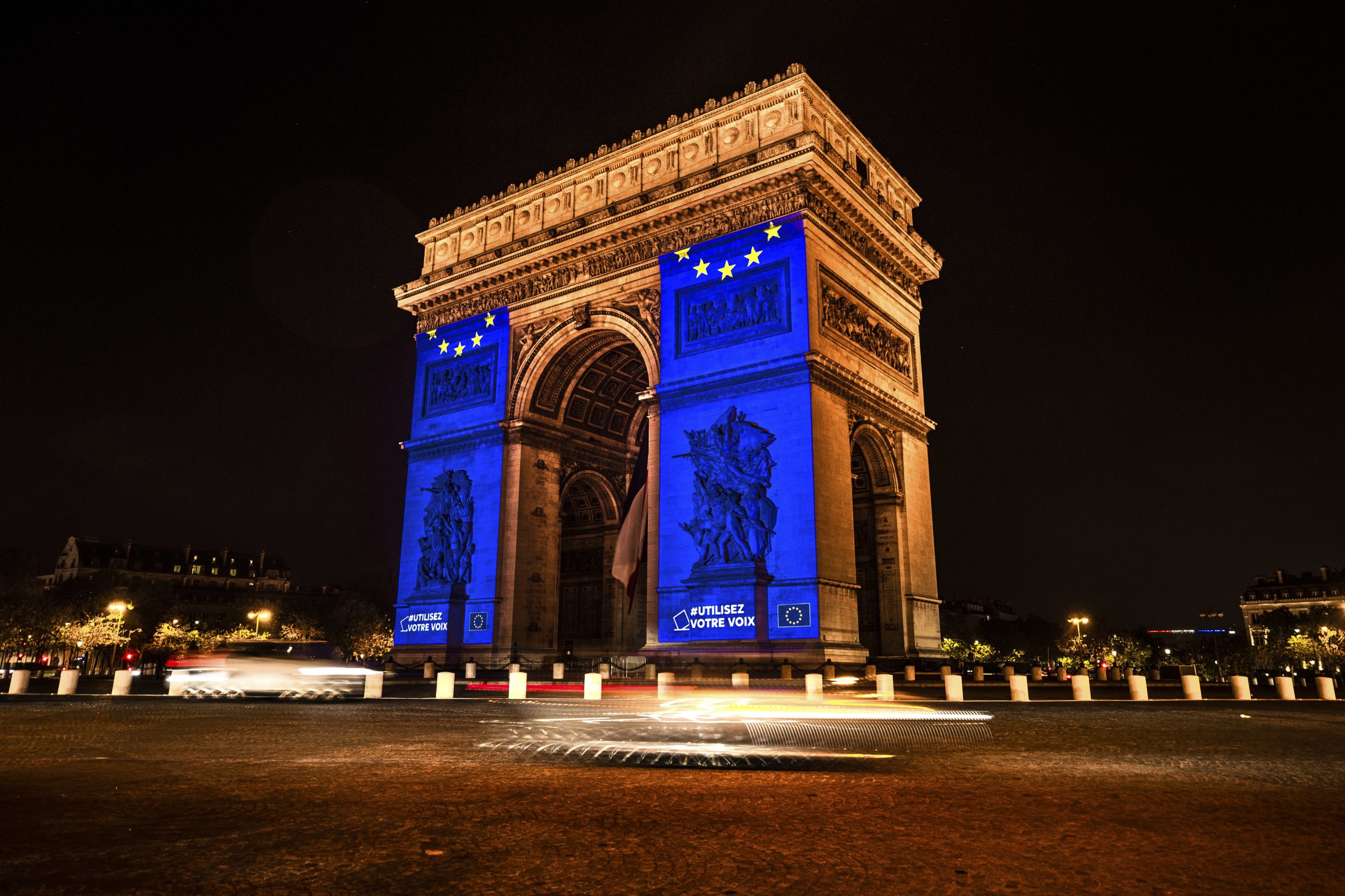 É Dia da Europa e os monumentos europeus e nacionais passaram a noite iluminados para apelar ao voto. Veja as imagens