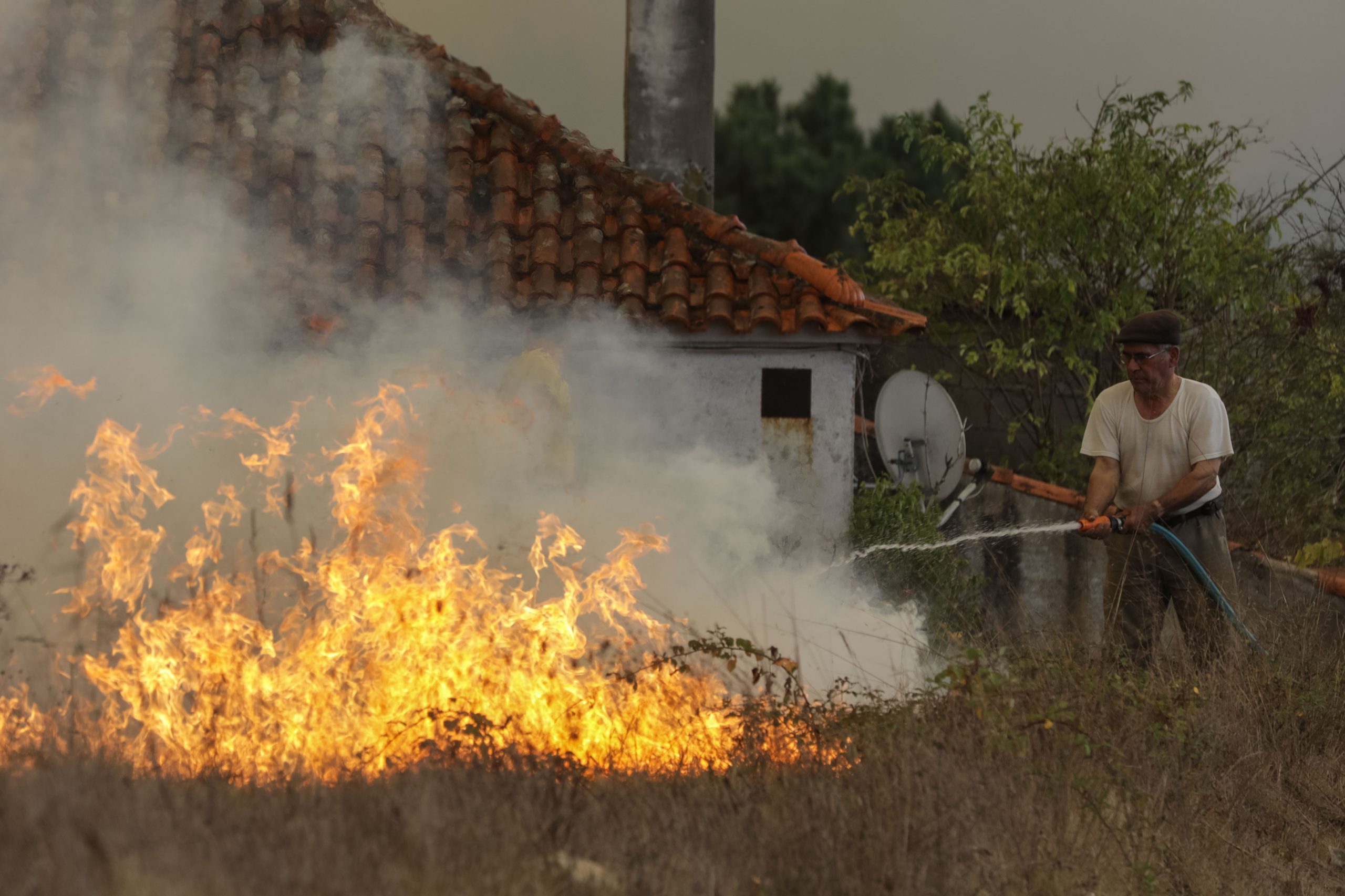 Incêndios: Circulação ferroviária na Linha da Beira Alta continua cortada