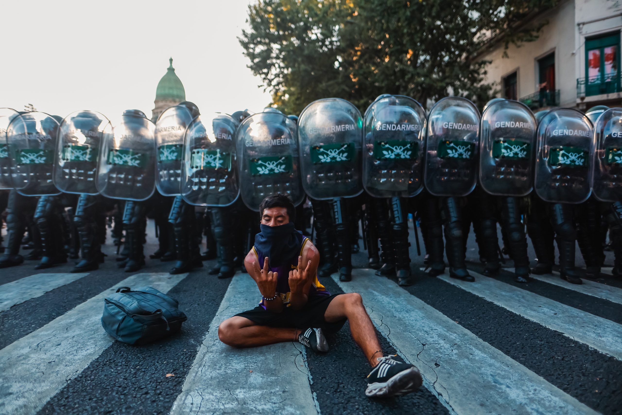 Oposição abandona debate sobre reformas na Argentina devido a repressão de protesto
