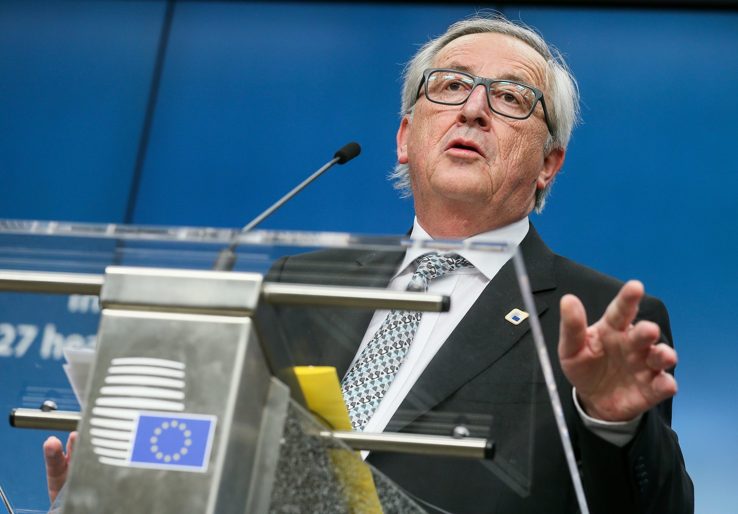 Brexit: Juncker quer começar a preparar textos legislativos sobre ‘divórcio’