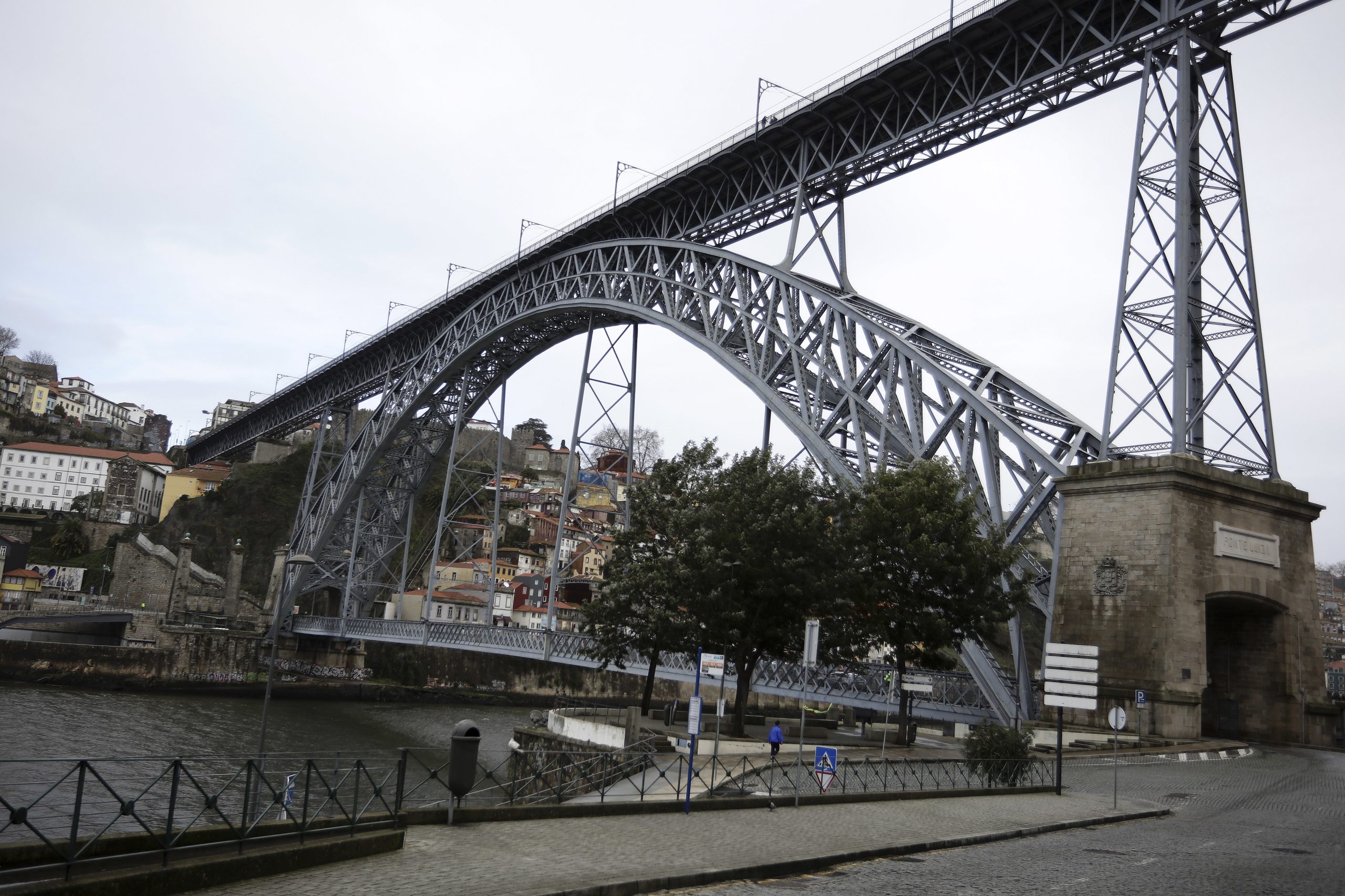 Réveillon a Norte com reservas entre 25% no Porto e 95% fora dos centros urbanos