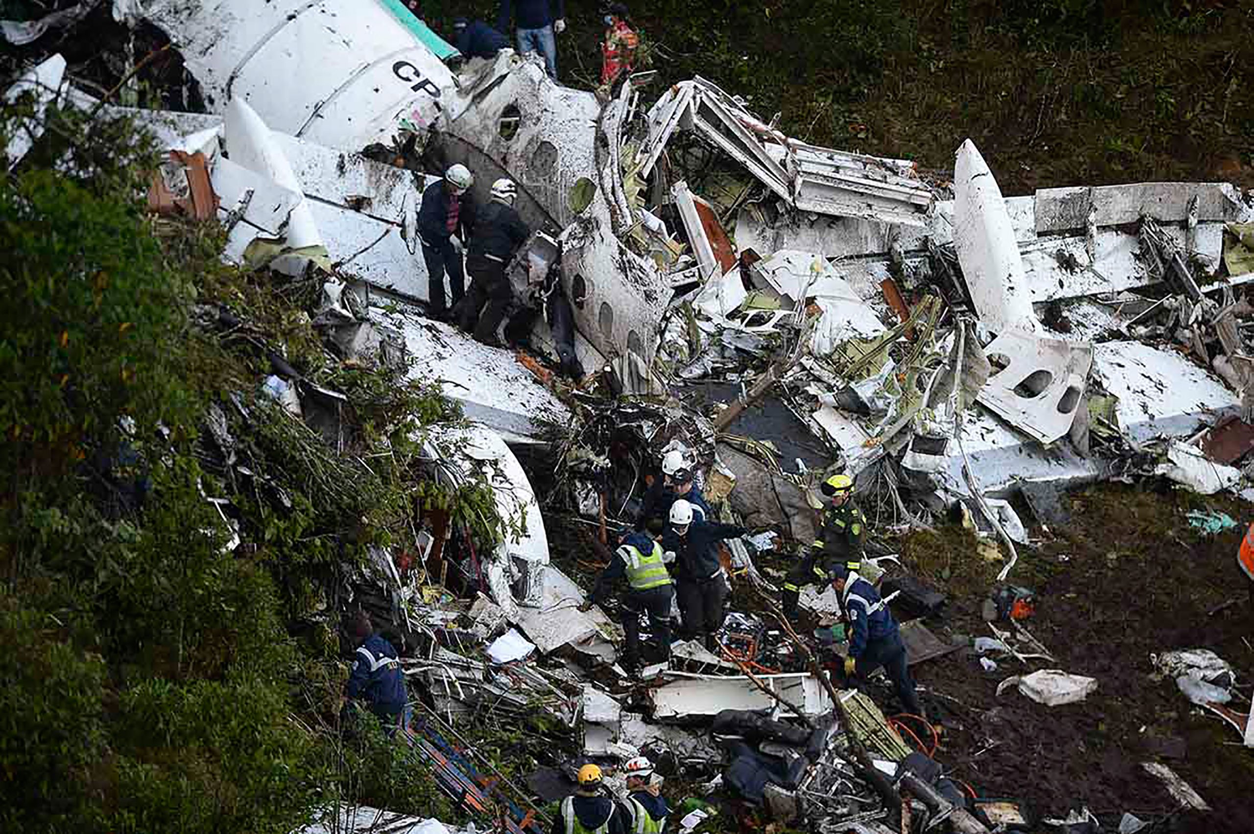 Avião despenha-se na Colômbia: Operação de resgate dos corpos chega ao fim