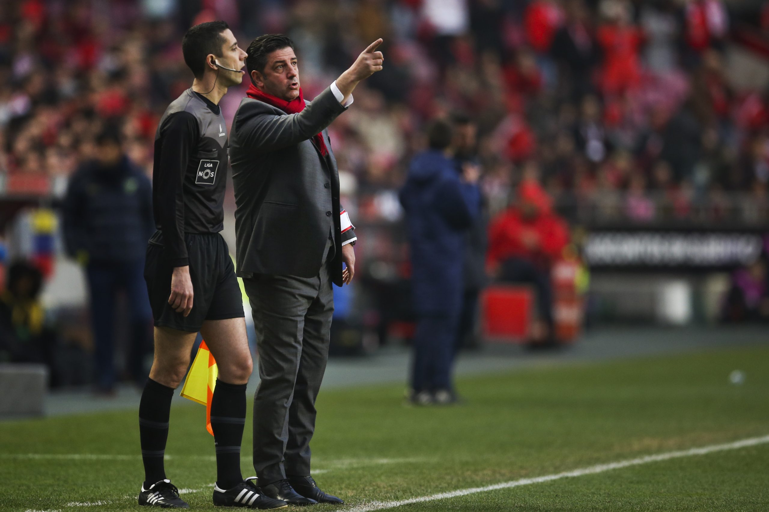 Rui Vitória diz que “quem mandou pedras” sobre árbitros não pode esconder as mãos”