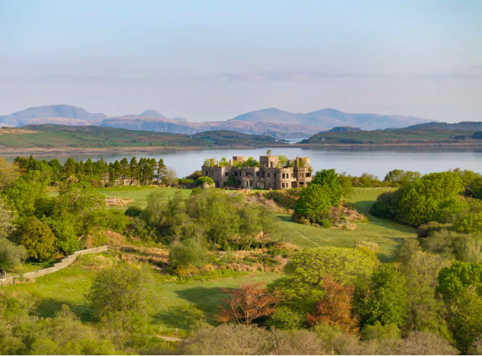 Quer uma ilha com castelo? Esta escocesa está à venda por 5,5 milhões