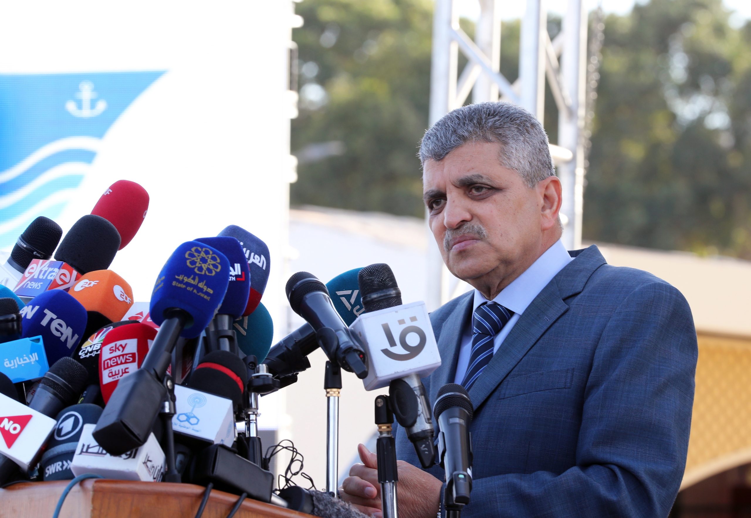 Presidente da Autoridade do Canal de Suez admite não saber quando canal será desbloqueado