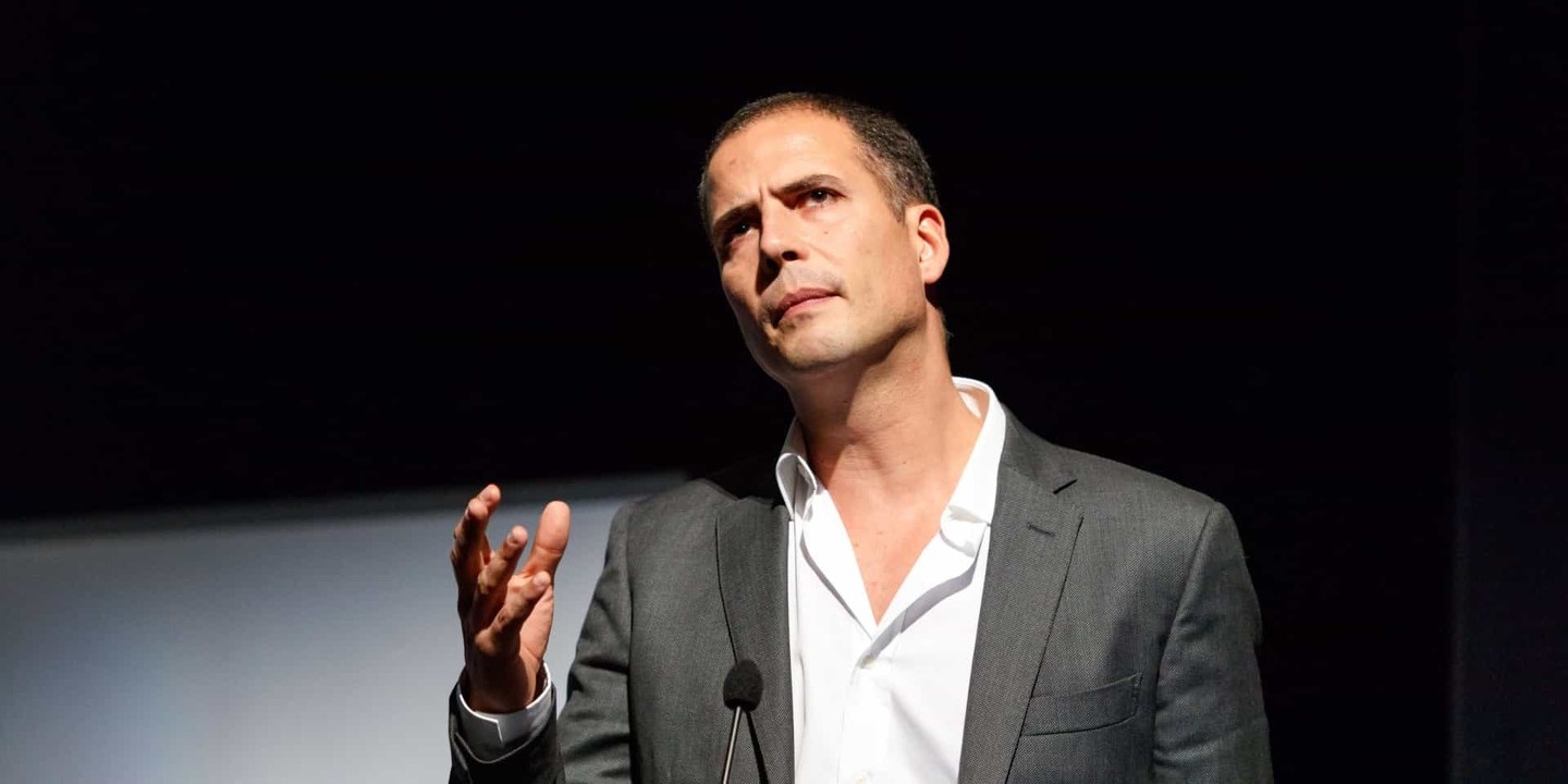 Ricardo Araújo Pereira estreia-se a solo com espetáculo “Verificando se você é humano”