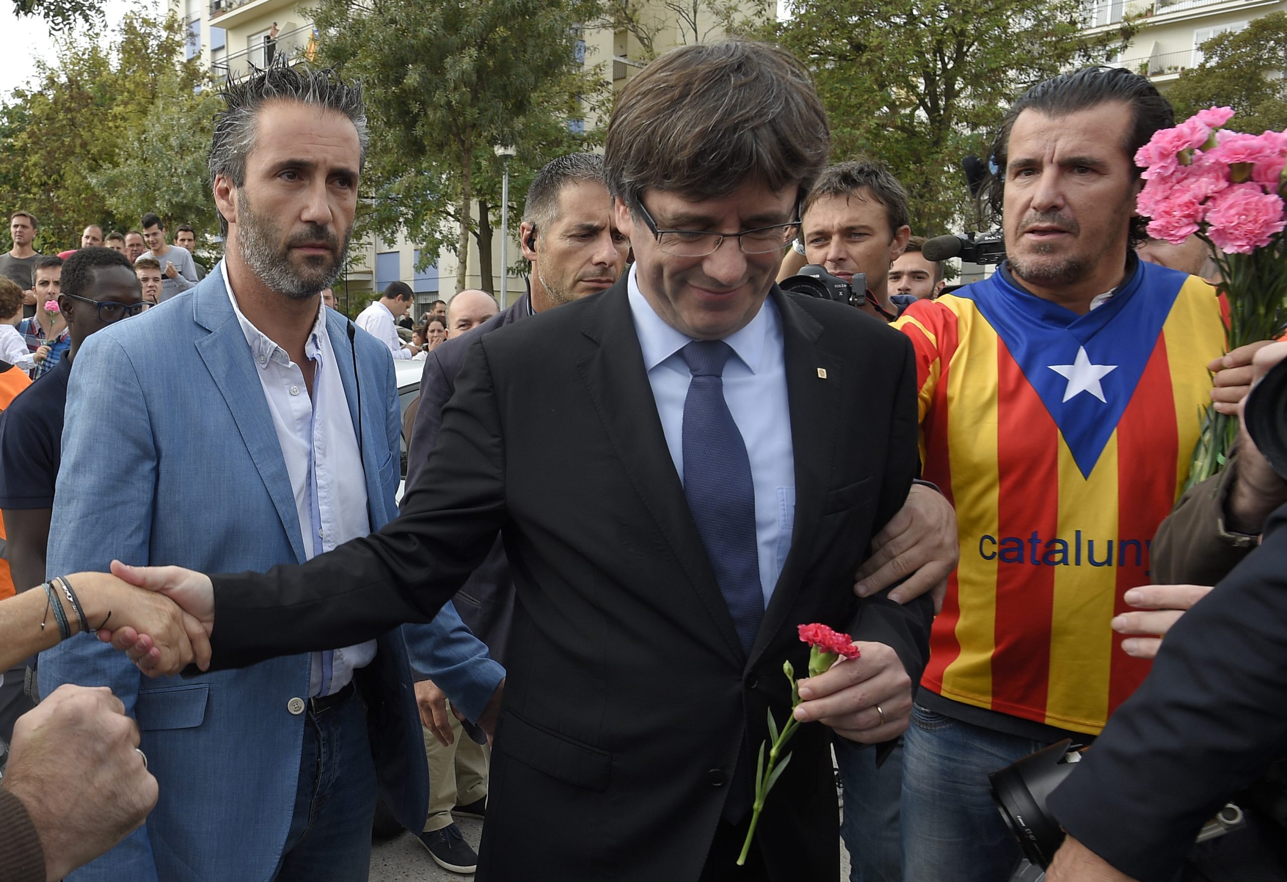 Dos cravos vermelhos em Barcelona à Espanha de todos em Madrid. Imagens de um dia que vai ficar na História