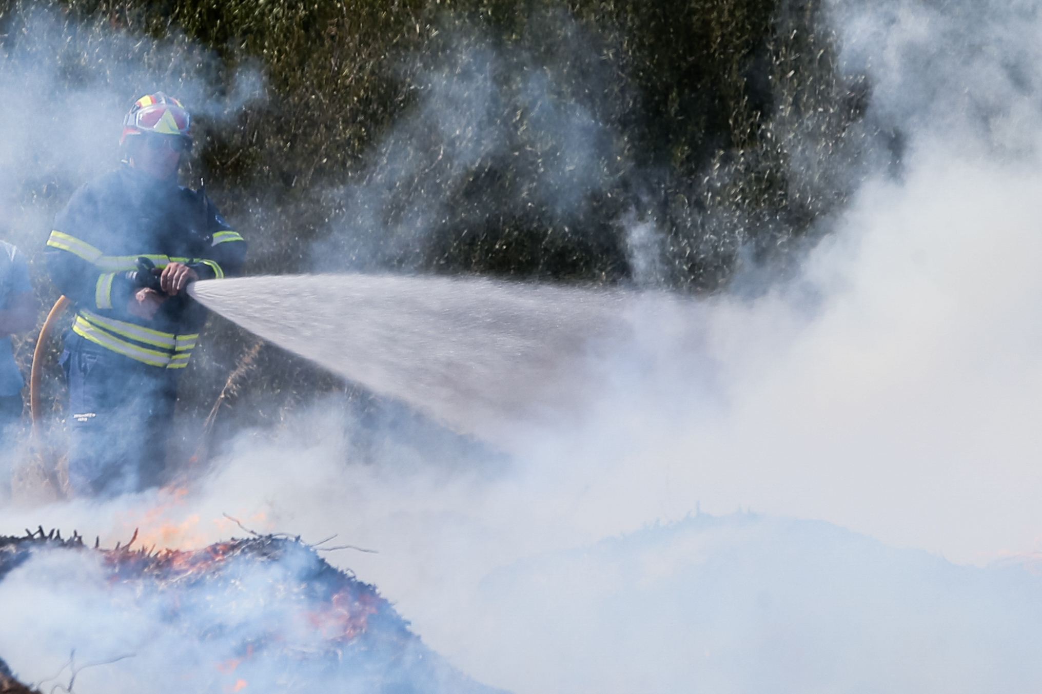 Incêndios: Quase 300 operacionais combatem dois fogos em Mação