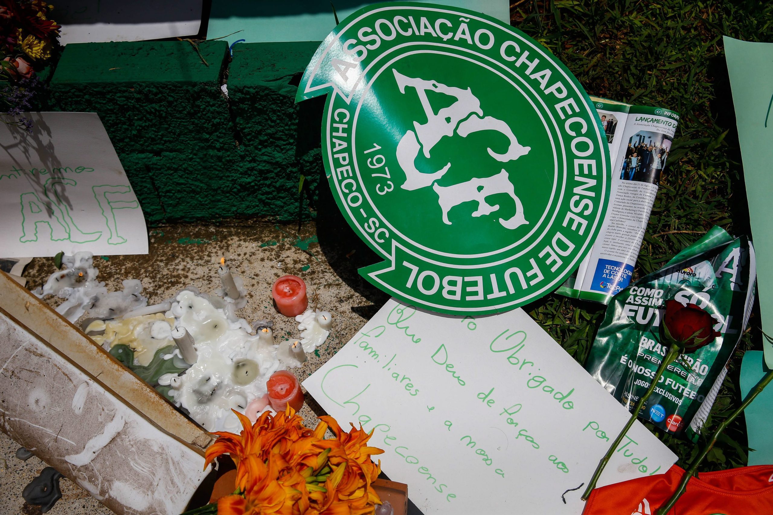 Vitória de Guimarães usa símbolo da Chapecoense frente ao Chaves