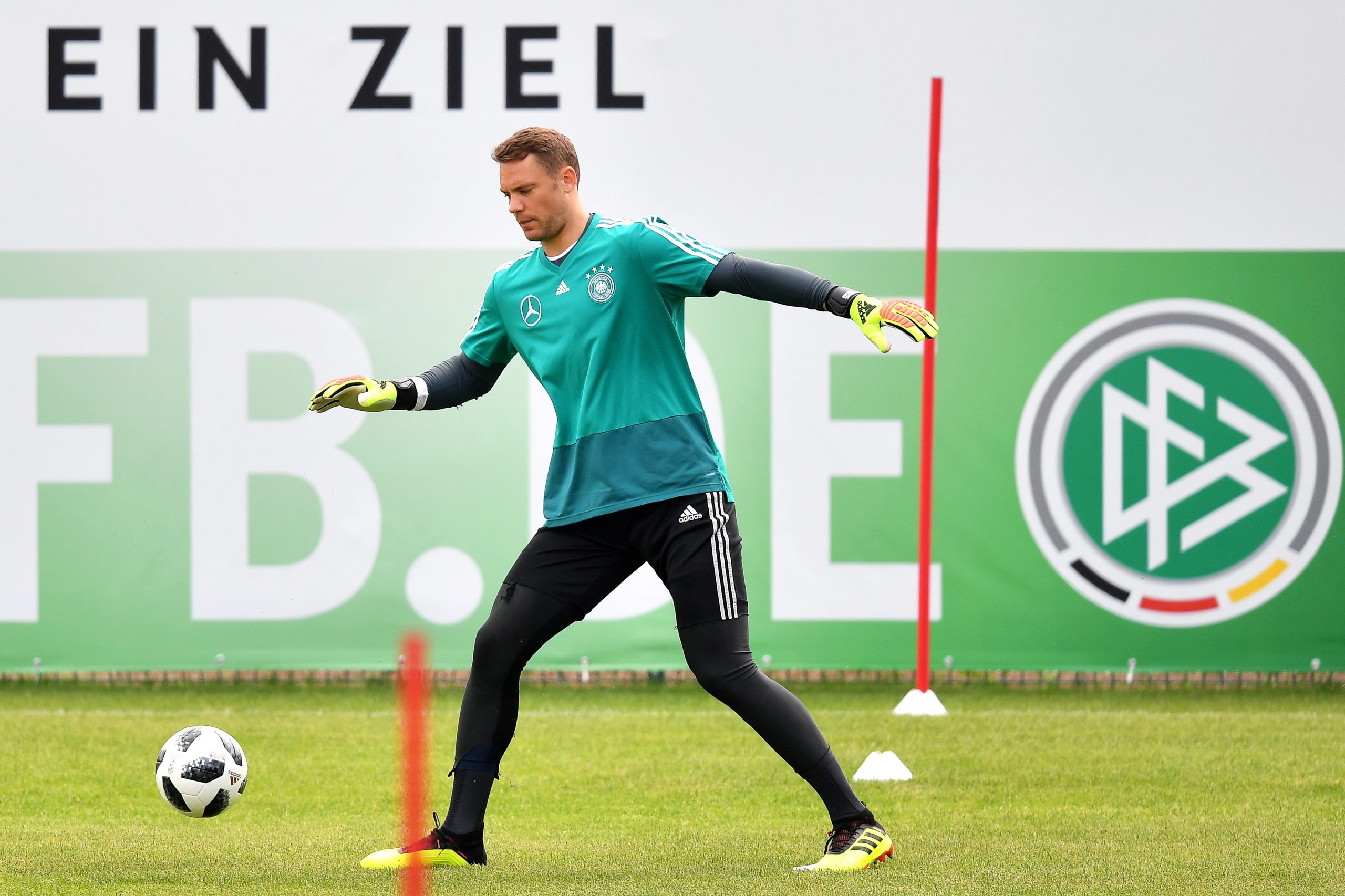 Mundial2018: Joachim Löw entrega baliza da campeã Alemanha a Manuel Neuer