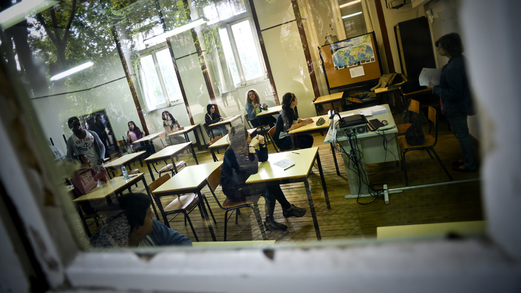 Docentes do privado pedem no Parlamento condições semelhantes às do público