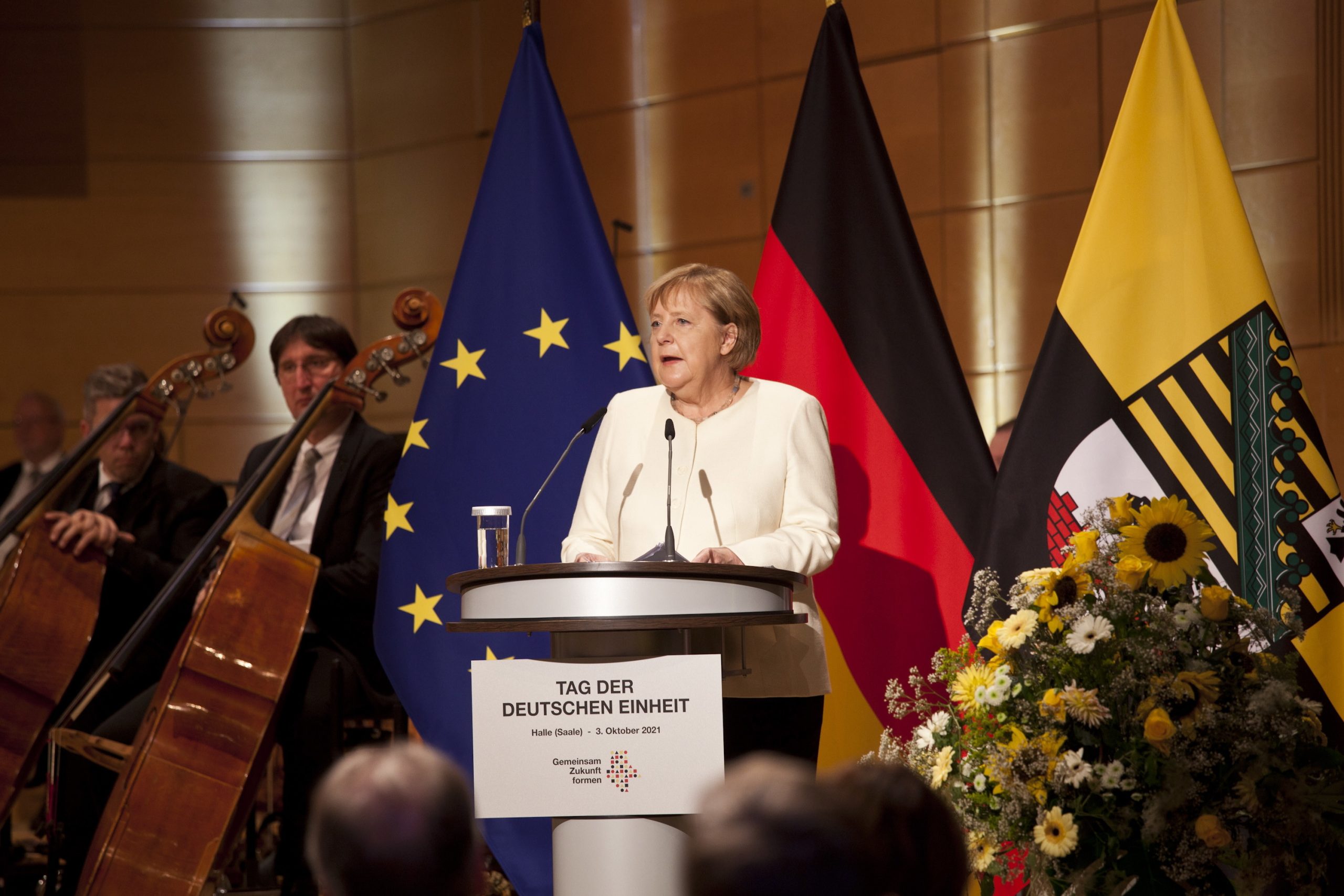 Merkel apela a partidos que dialoguem após as eleições na Alemanha