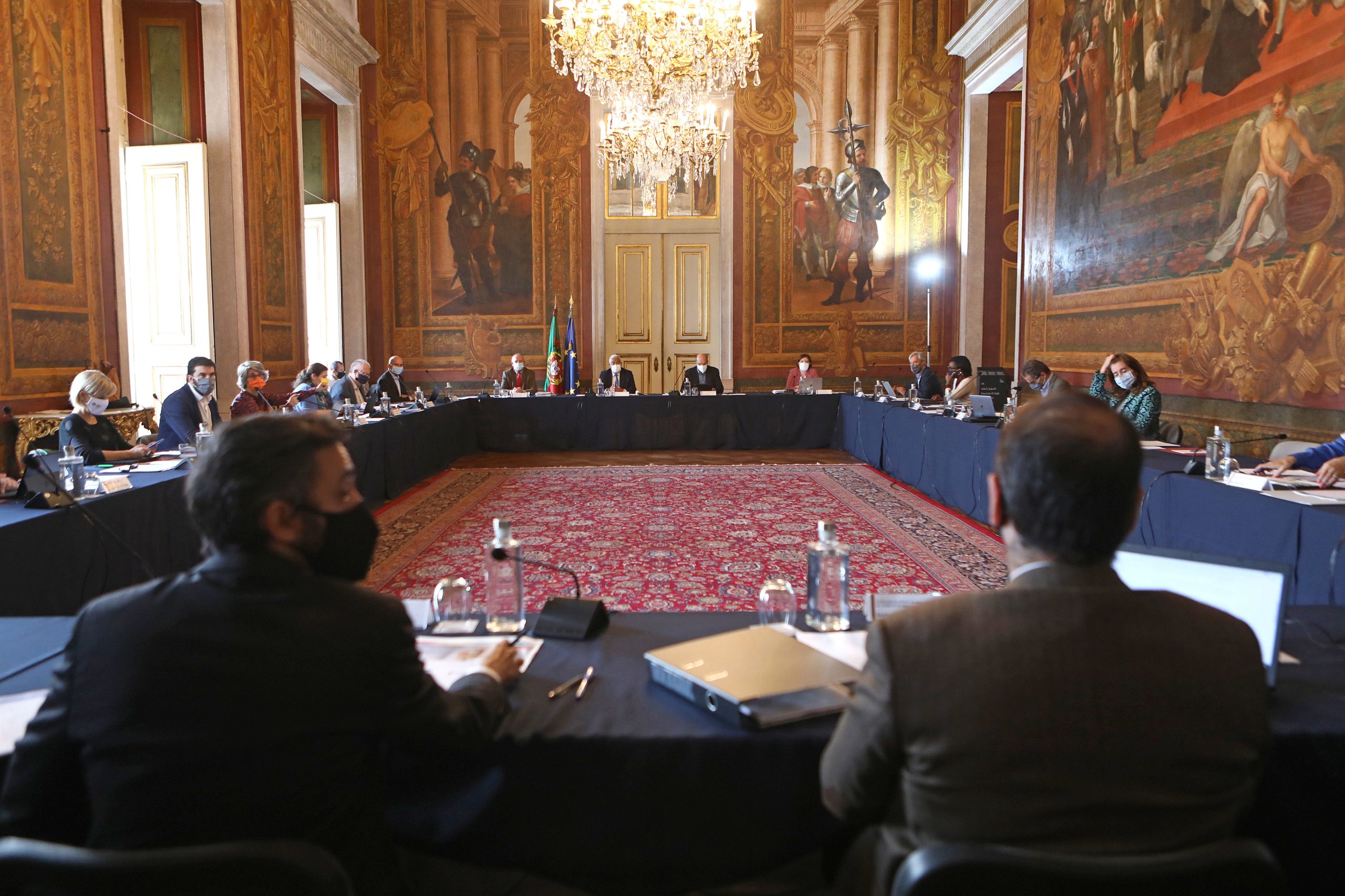 Governo aprova compensação pecuniária a empresas por subida do salário mínimo nacional