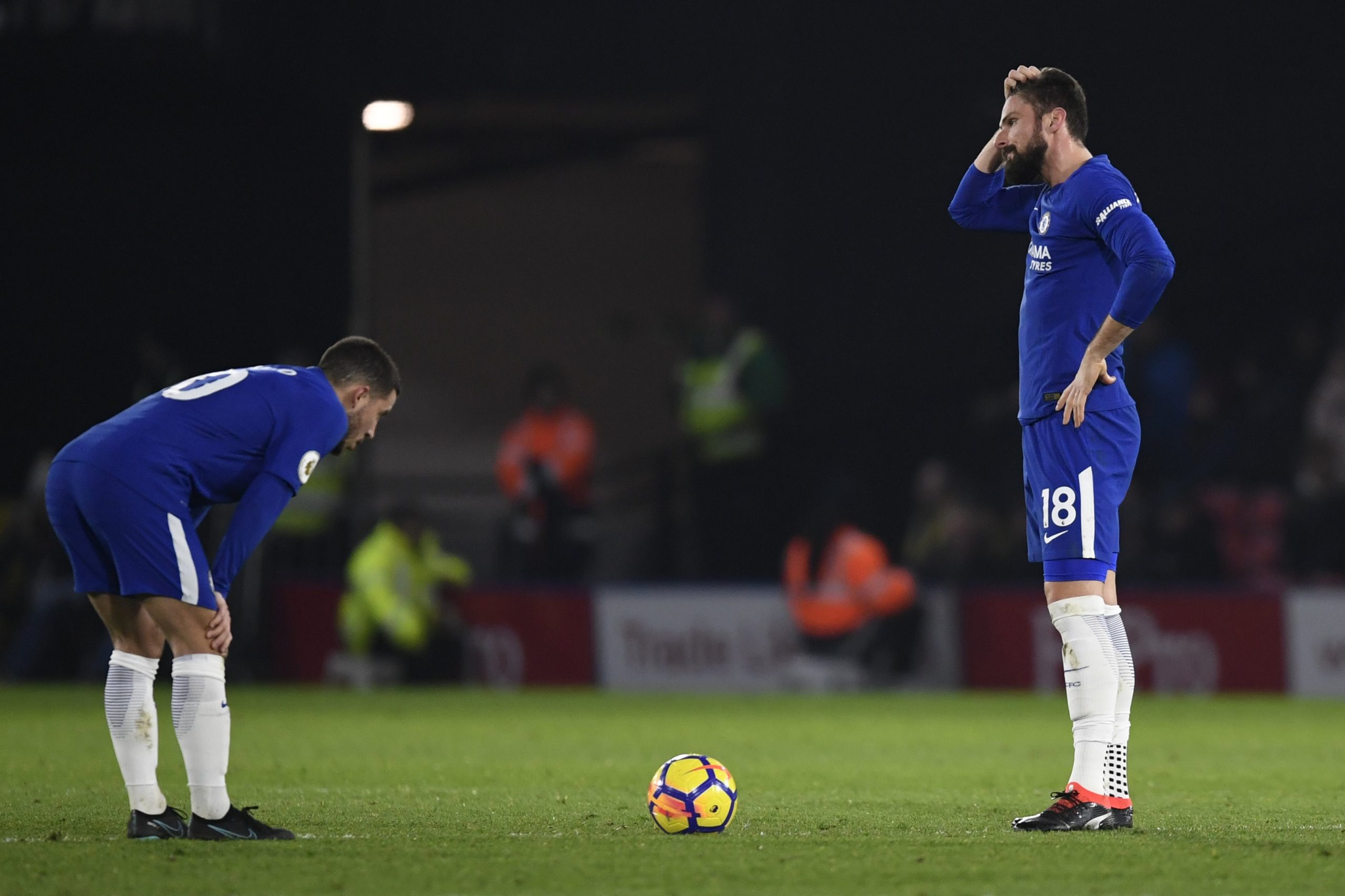Giroud prolonga contrato com o Chelsea até 2020