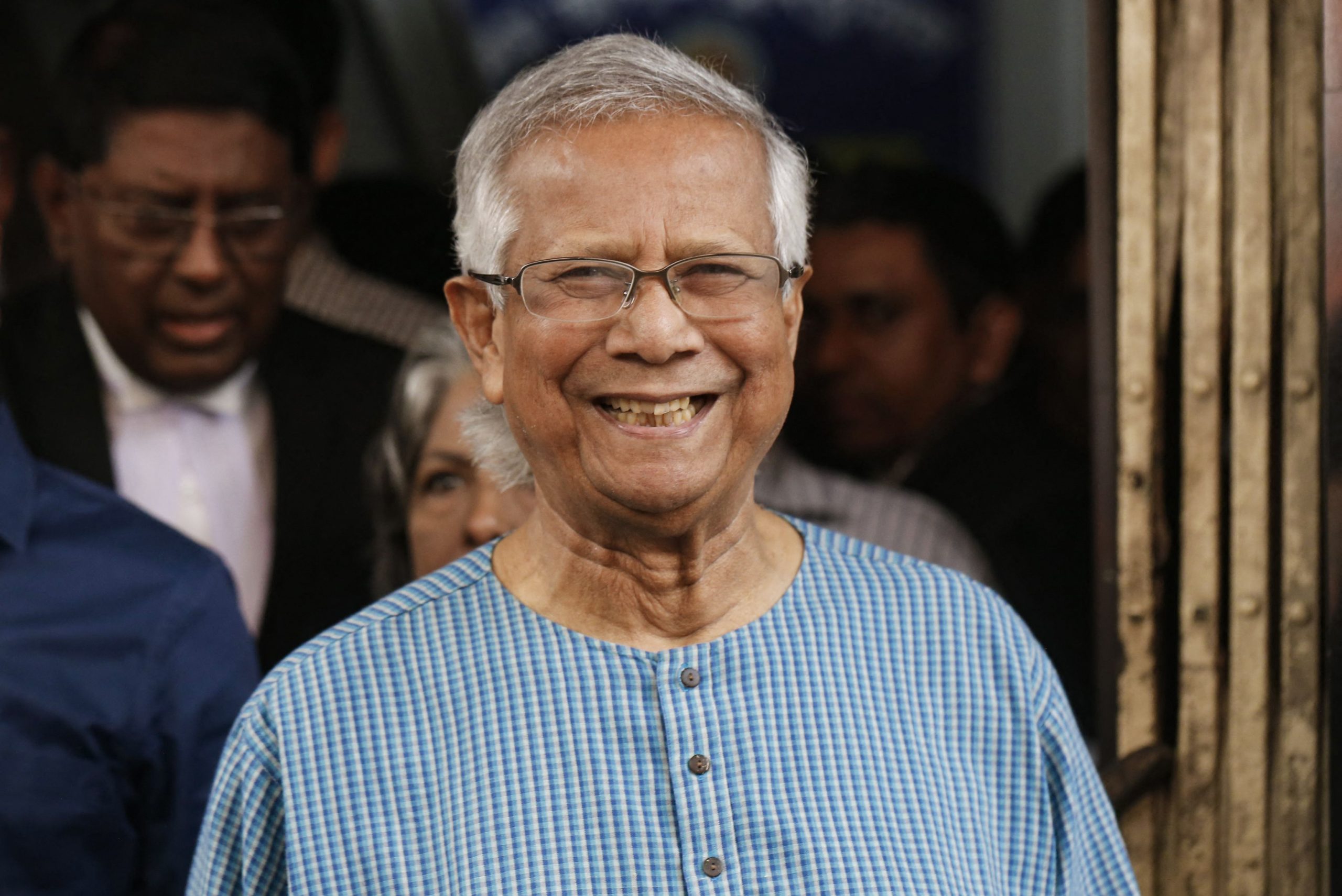 Um líder Nobel da Paz e uma primeira-ministra em fuga. O que está a acontecer no Bangladesh?