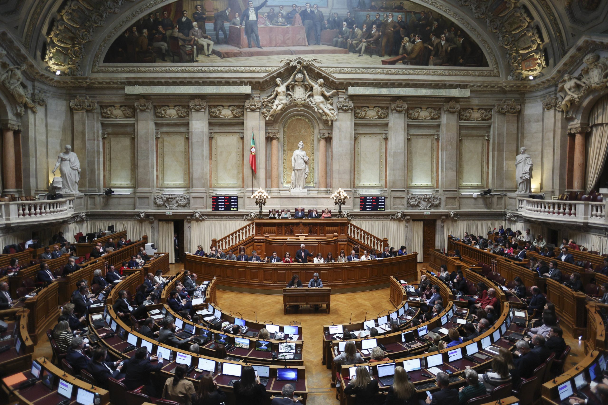 Ordens profissionais. PS aprova alterações aos estatutos após veto de Marcelo