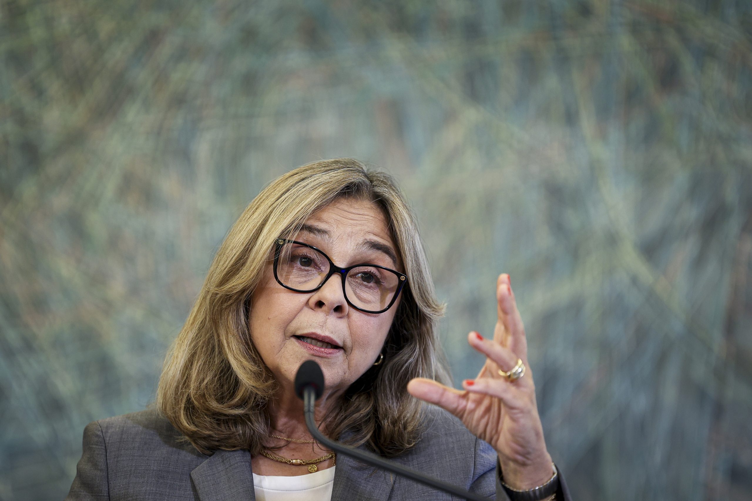 Demissão de Araújo, plano de emergência e INEM levam hoje ministra da Saúde ao parlamento