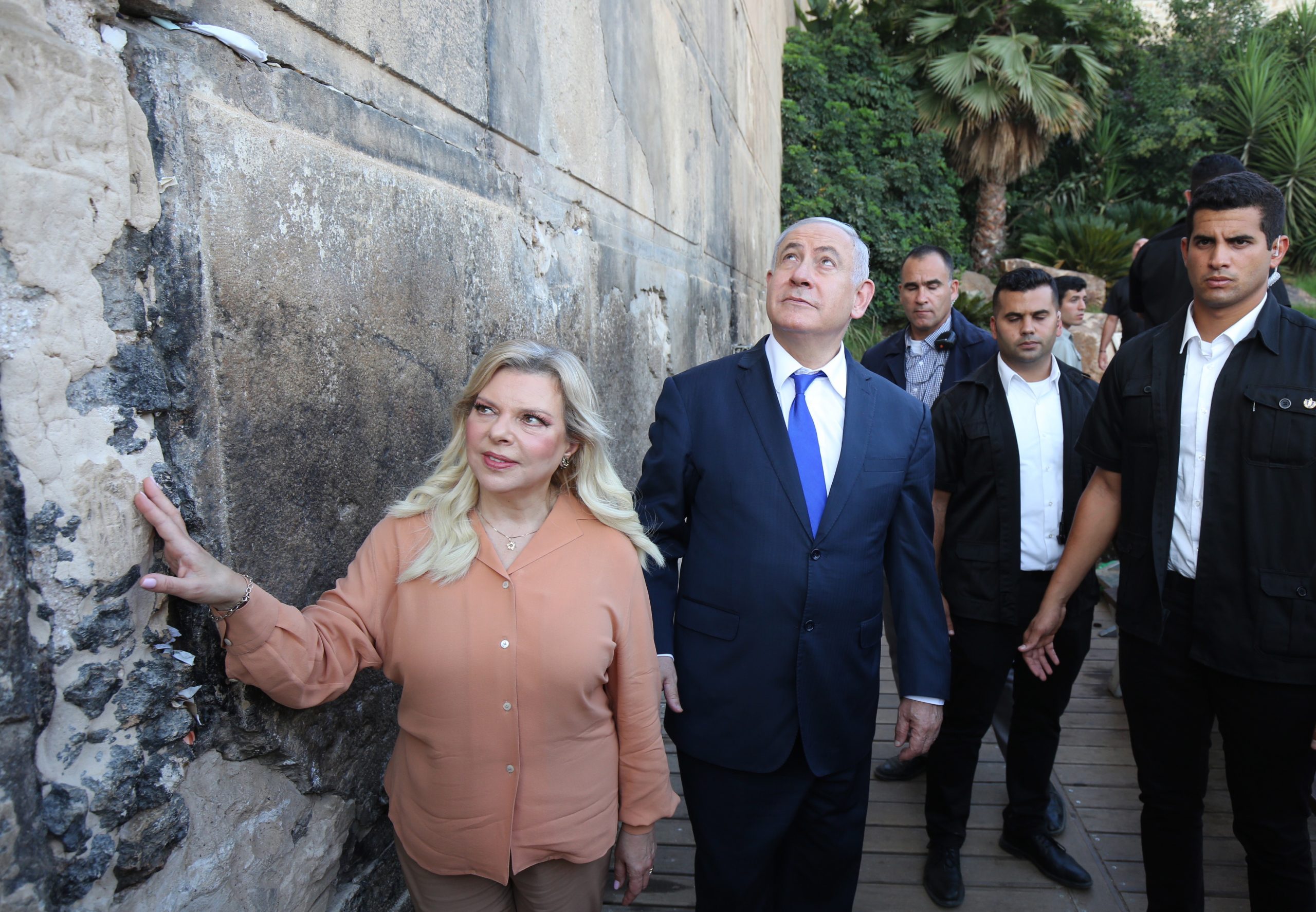 PM israelita realiza rara visita à Cisjordânia ocupada a poucas semanas das eleições gerais