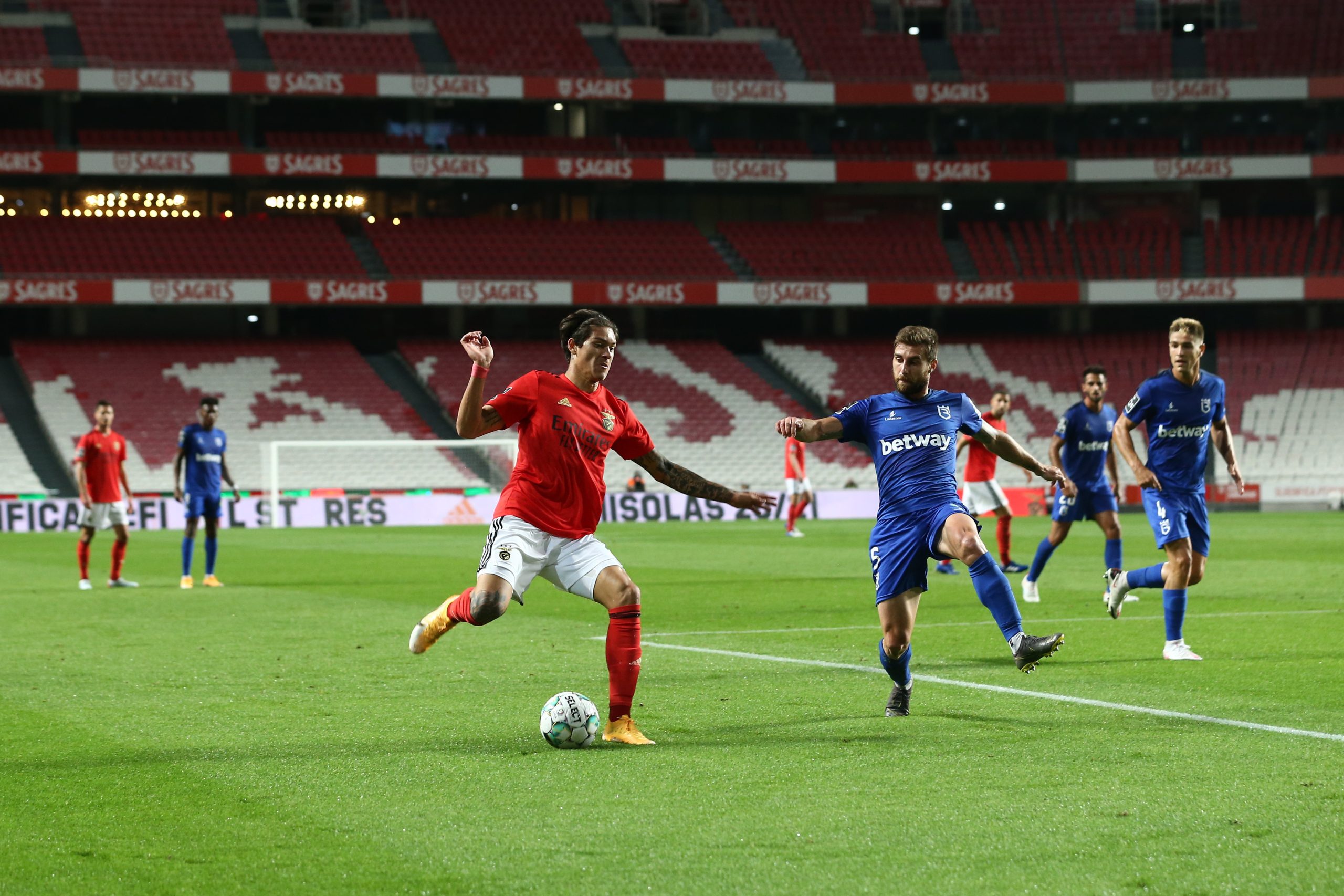 Benfica vence Belenenses SAD e continua cem por cento vitorioso no campeonato
