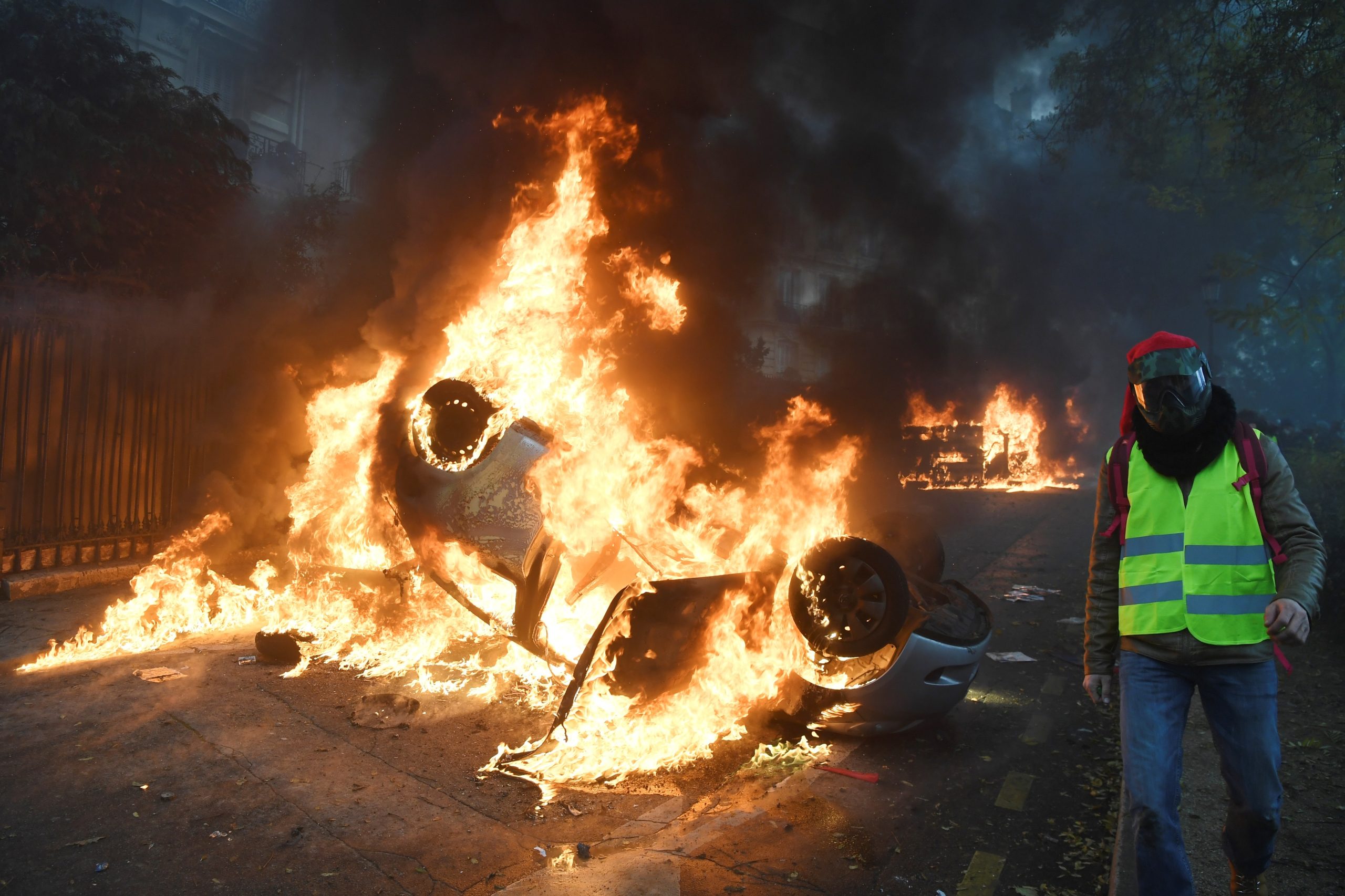 Confrontos violentos em Paris já causaram 89 feridos e 183 detenções