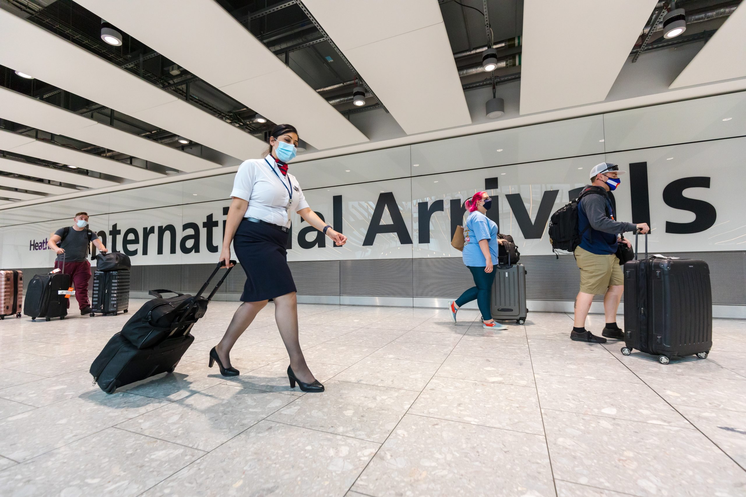 Covid-19: Regras das viagens para Inglaterra simplificadas para vacinados — Portugal incluído