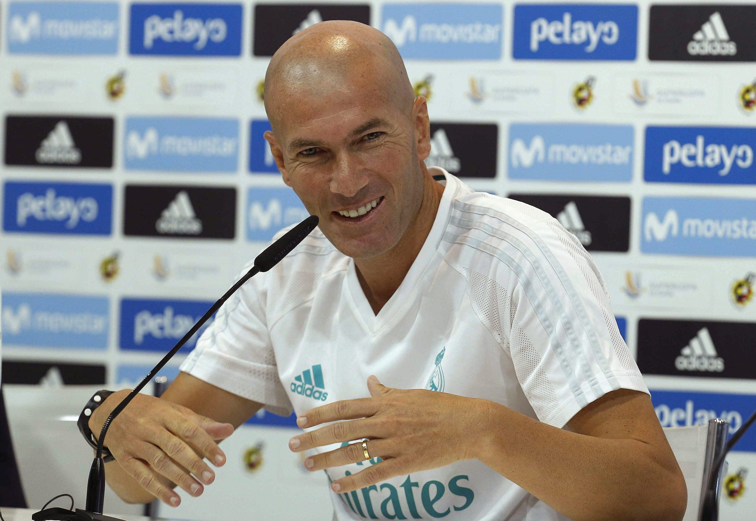 Zinedine Zidane renova contrato com o Real Madrid por mais três anos