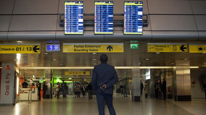 Autarcas consideram urgente novo aeroporto, mas discordam quanto à melhor localização