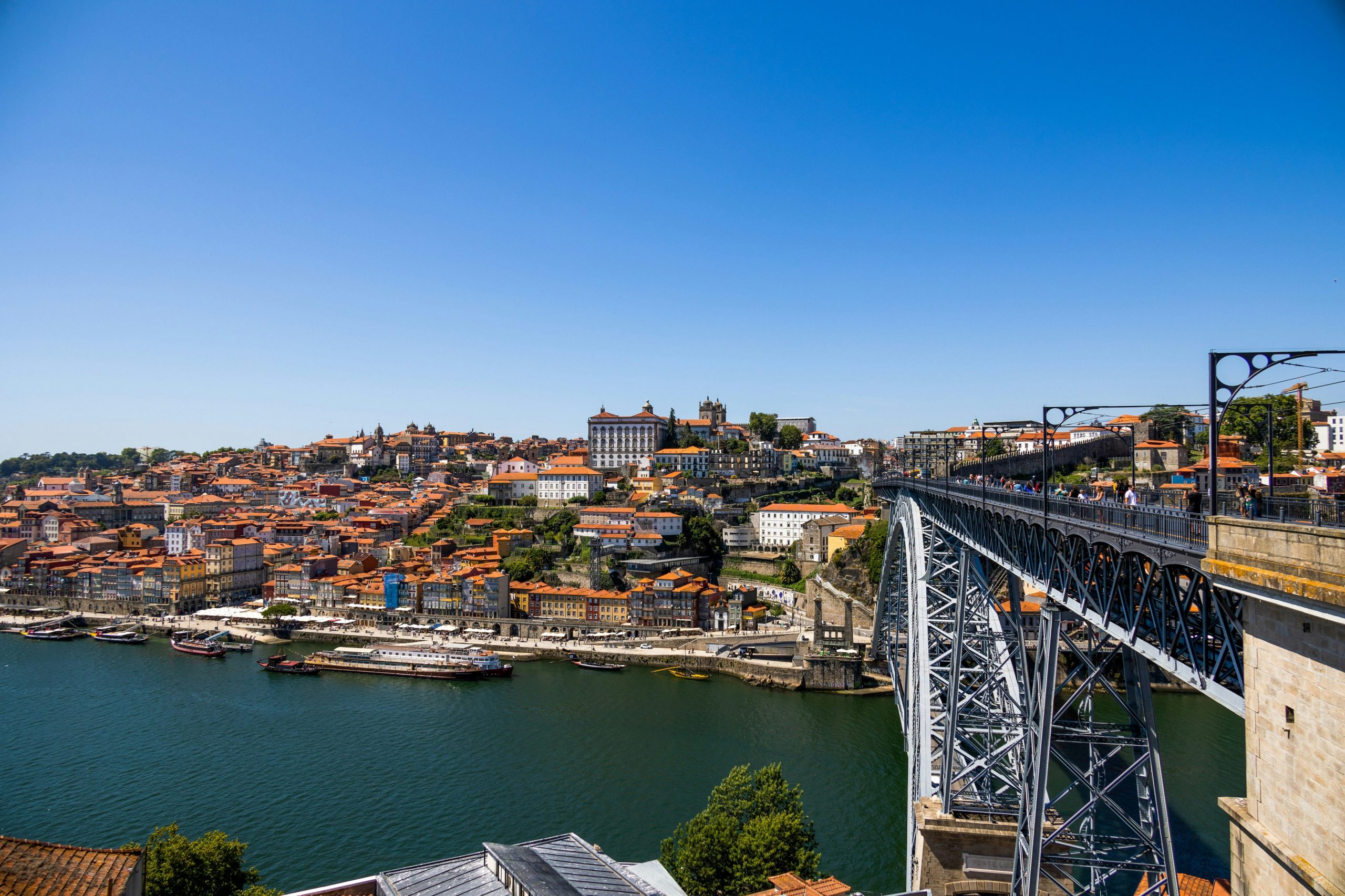 Turismo caminha para ano histórico com receitas recorde de 30 mil milhões de euros