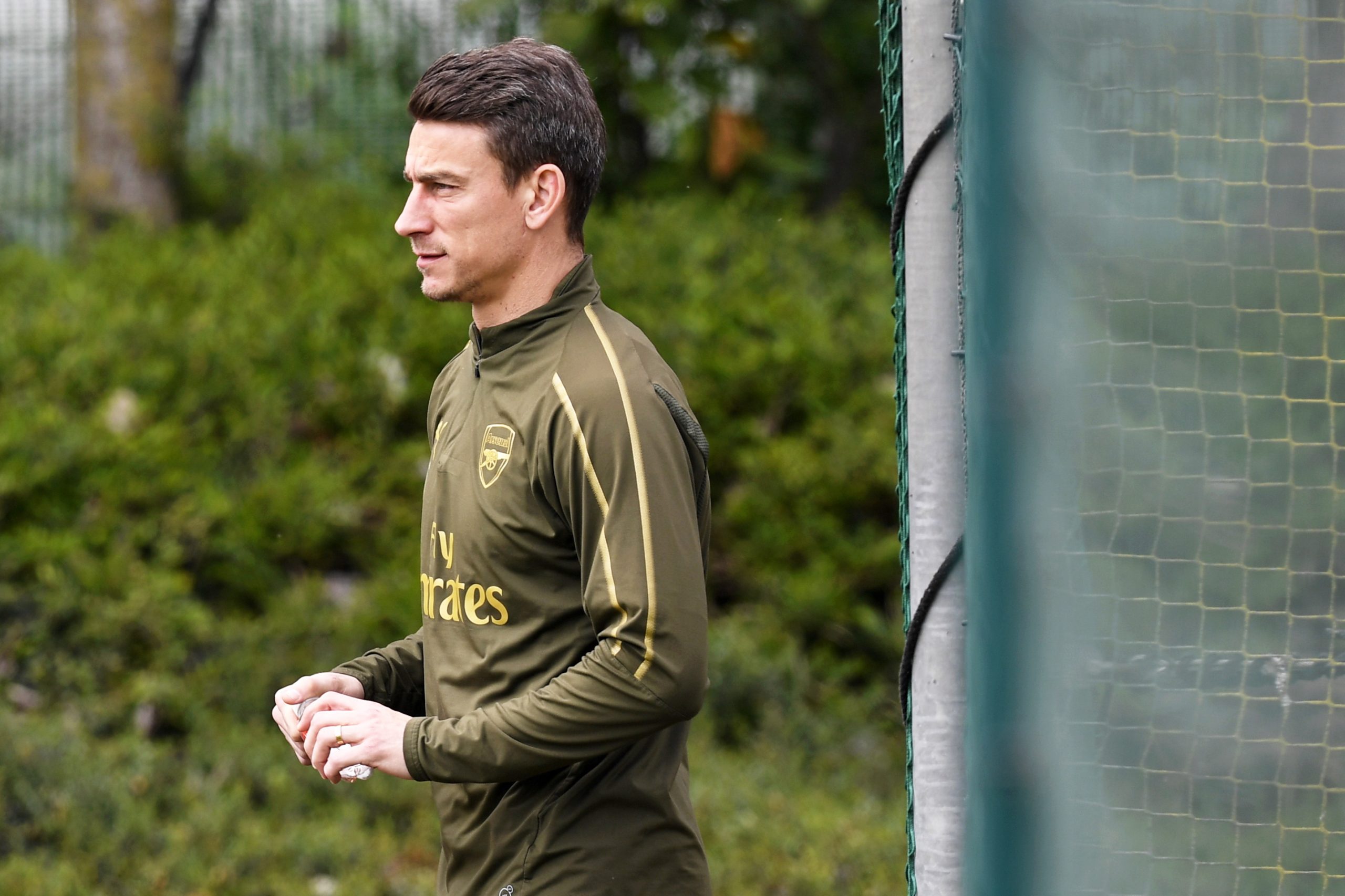 Capitão Laurent Koscielny recusa viajar com o Arsenal para os Estados Unidos