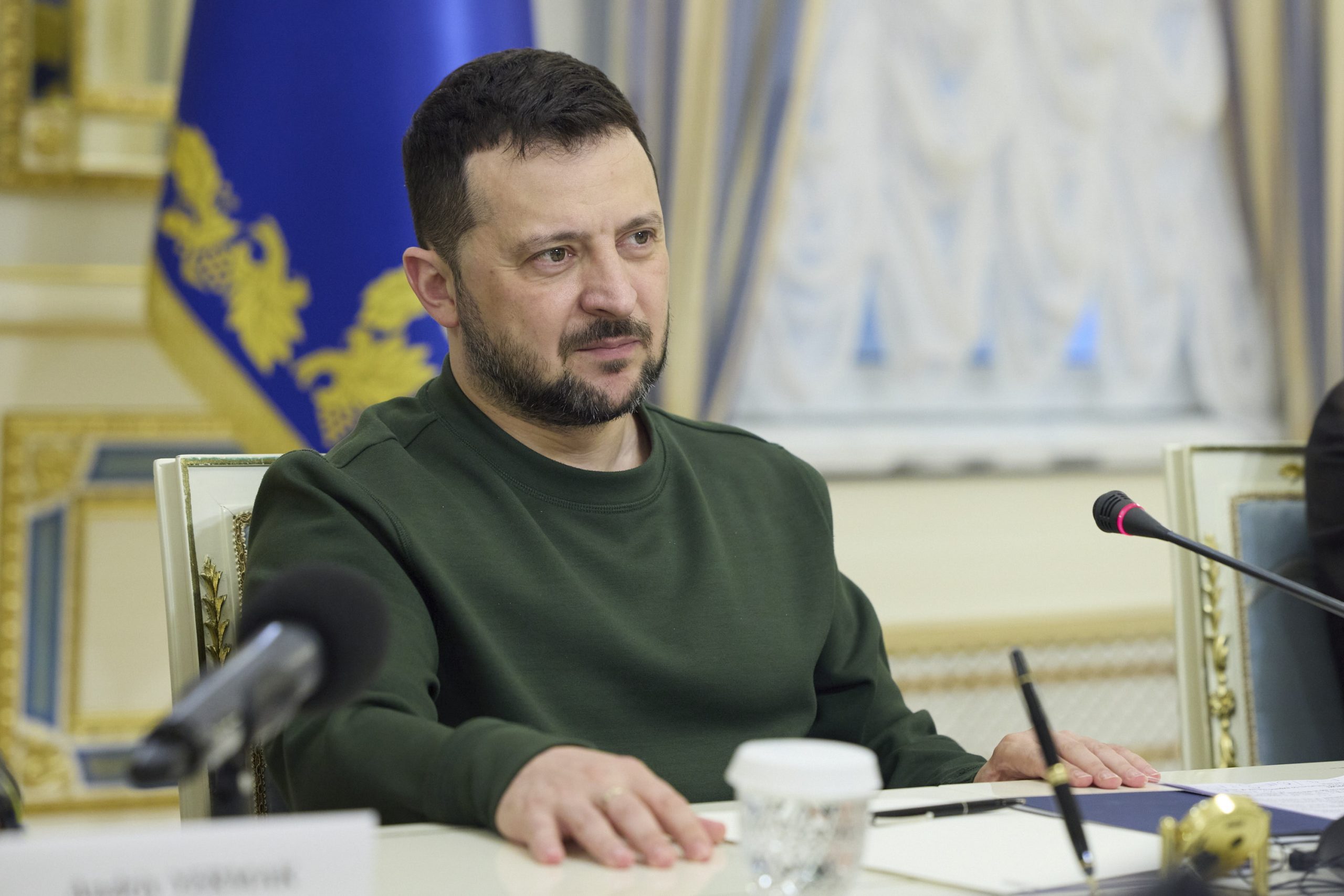 Zelensky pede “rápida adoção” de programa de ajuda norte-americano