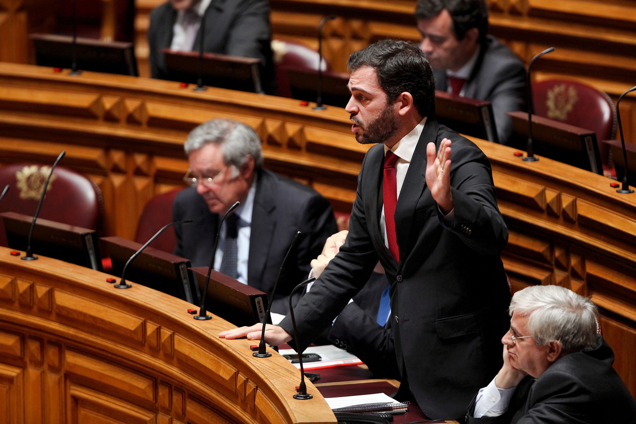 Governo avisa que escolha é entre mais gestão pública ou atual Lei de Bases da Saúde