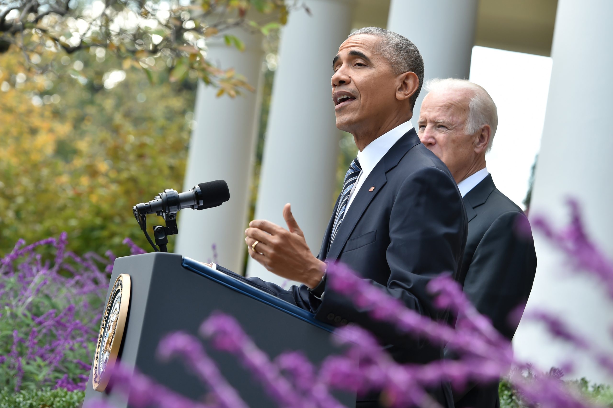 Obama, conciliador, promete trabalhar com Trump. Siga aqui ao minuto