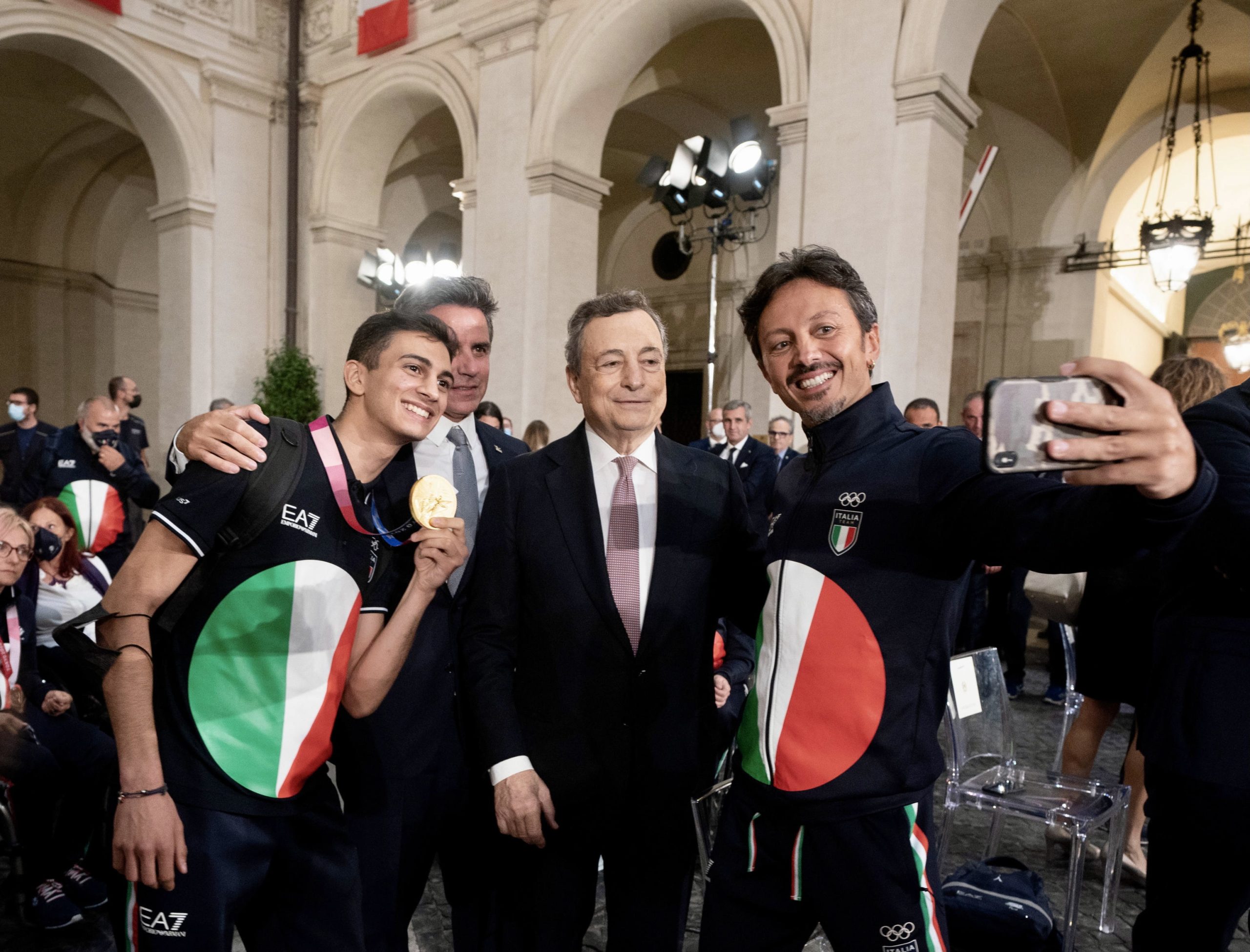 Mario Draghi assegura que governo italiano foi alheio à detenção de Puigdemont