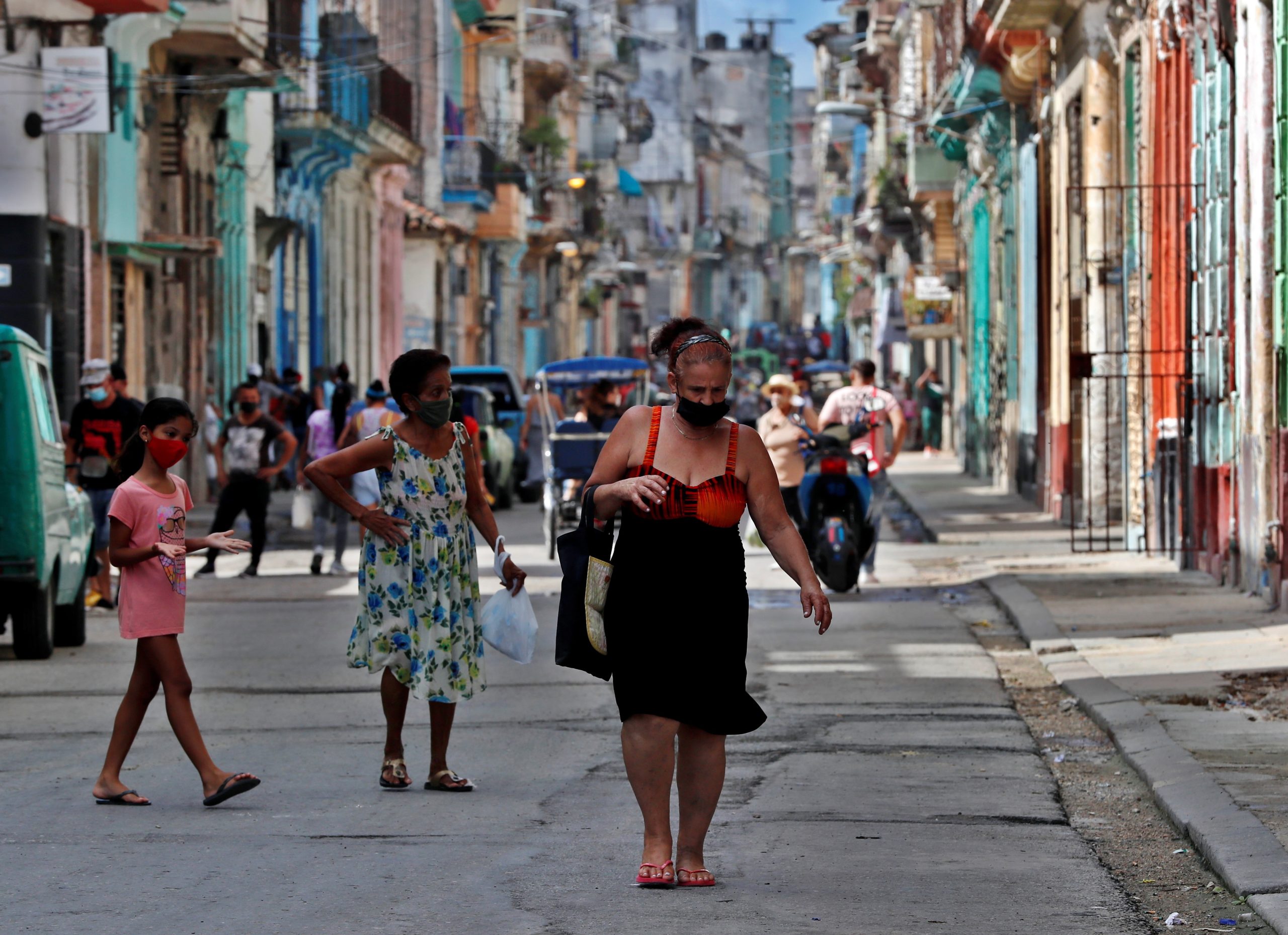 Cuba: Manifestantes pró-governo desfilam no centro de Havana em plena crise económica e sanitária