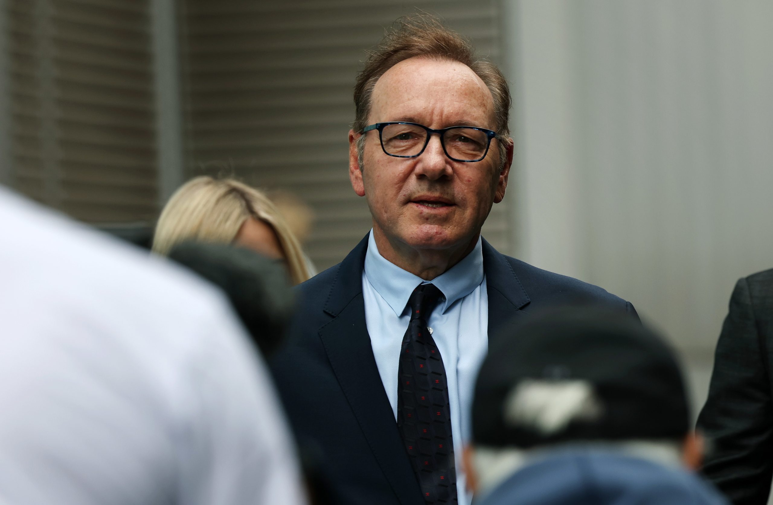 Kevin Spacey ilibado de acusações de crimes sexuais em tribunal londrino