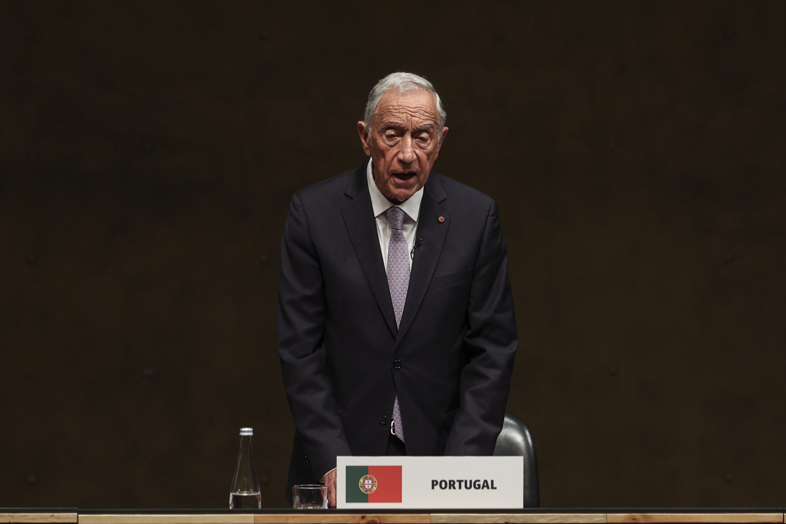 Marcelo agradece a bombeiros “coragem, altruísmo e profundo sentido de dever”