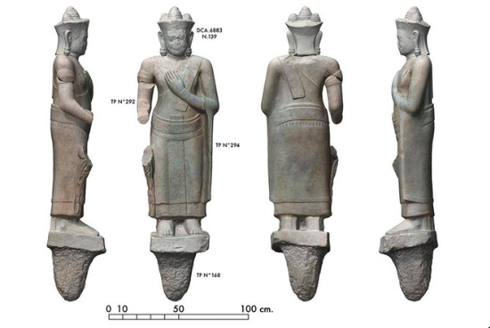 Torso de estátua de Buda encontrado em complexo de templos no Camboja