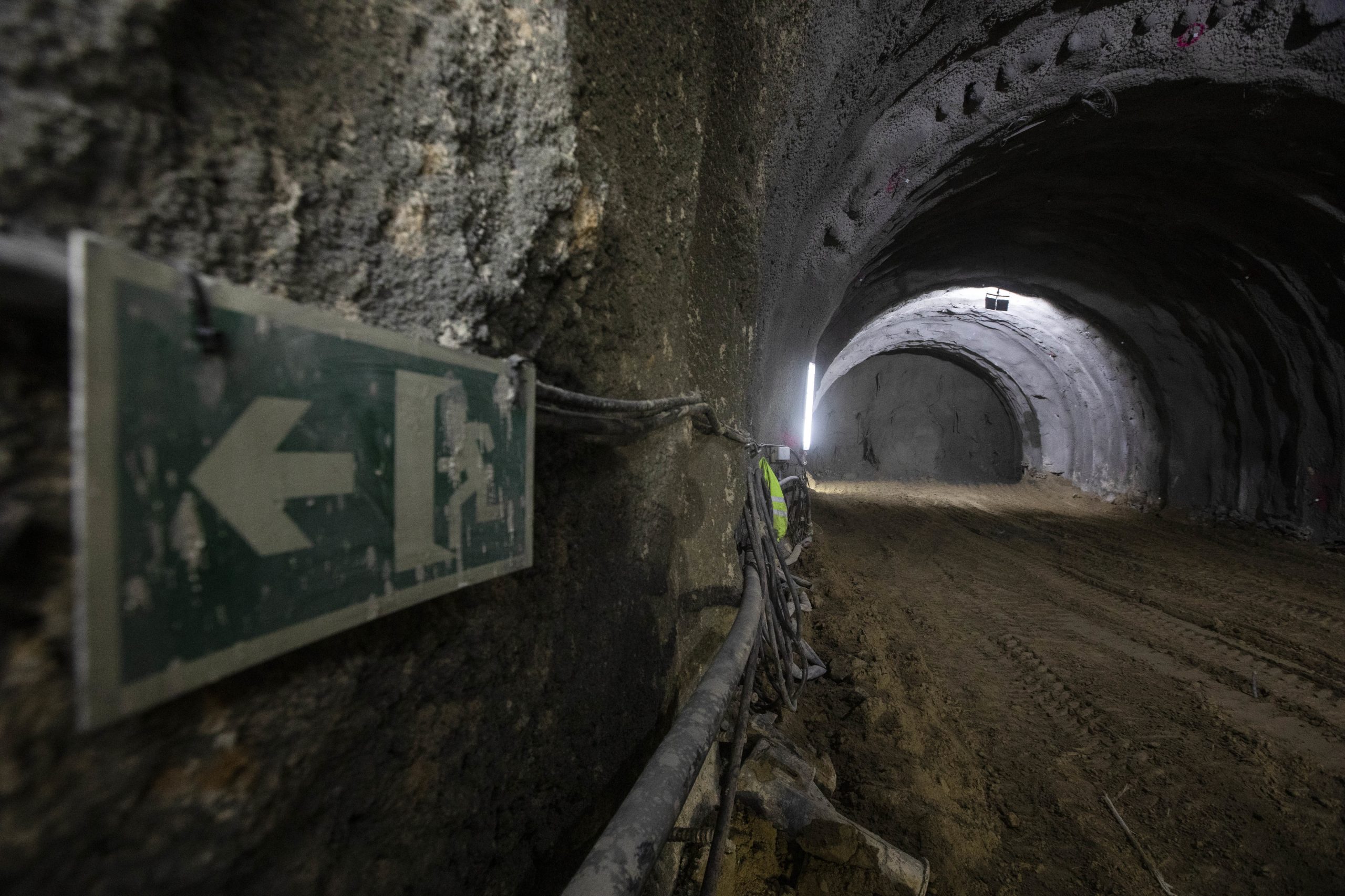 Metro do Porto avança em túnel noite dentro até ver a luz do dia em Vila d’Este, em Vila Nova de Gaia