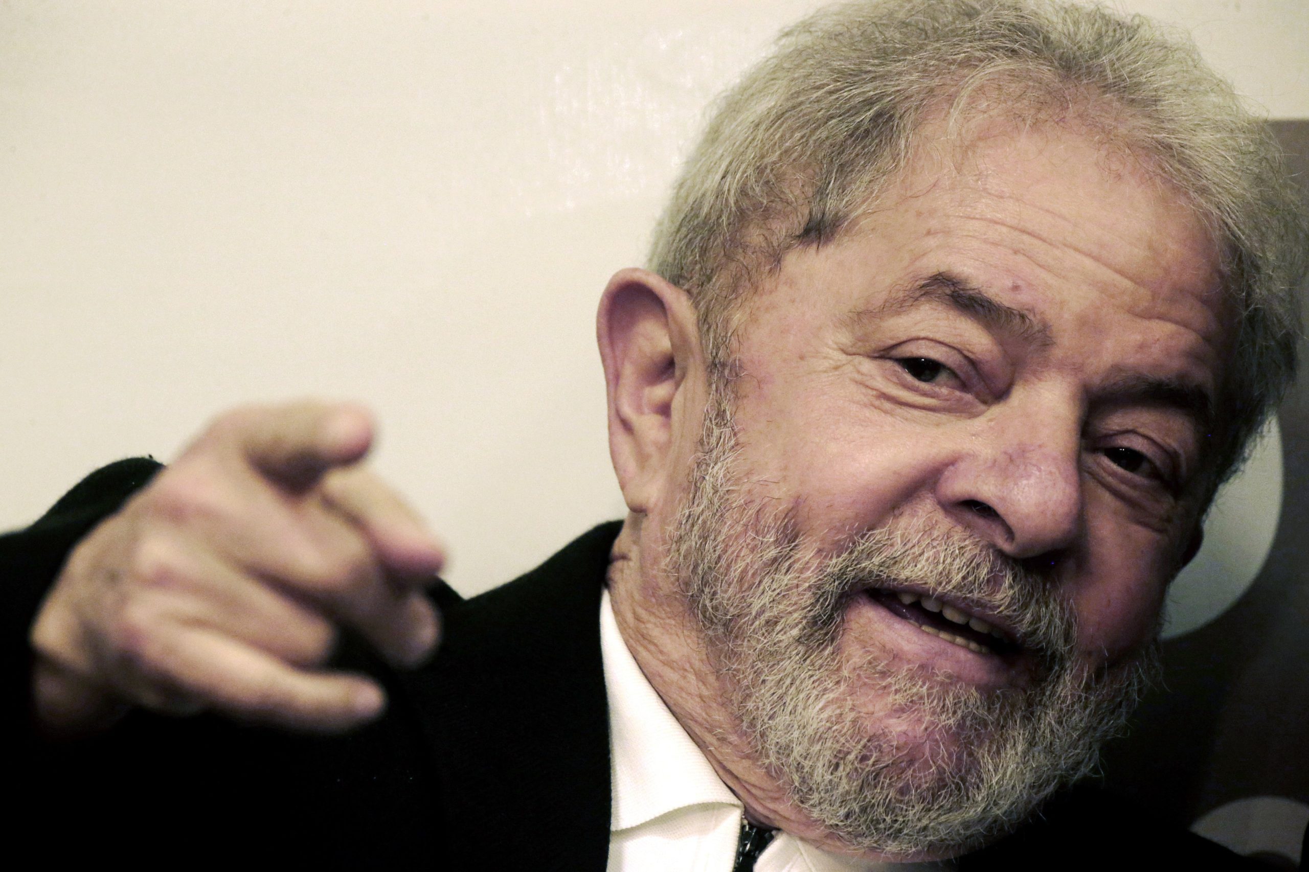 Lula da Silva reconhece erros e diz que Dilma Rousseff traiu os eleitores no Brasil
